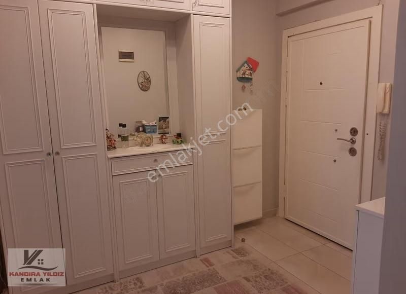 Çekmeköy Beşyıldız Sitesinde 135 M2 Net Kullanımlı 1.kat Daire - Görsel 24