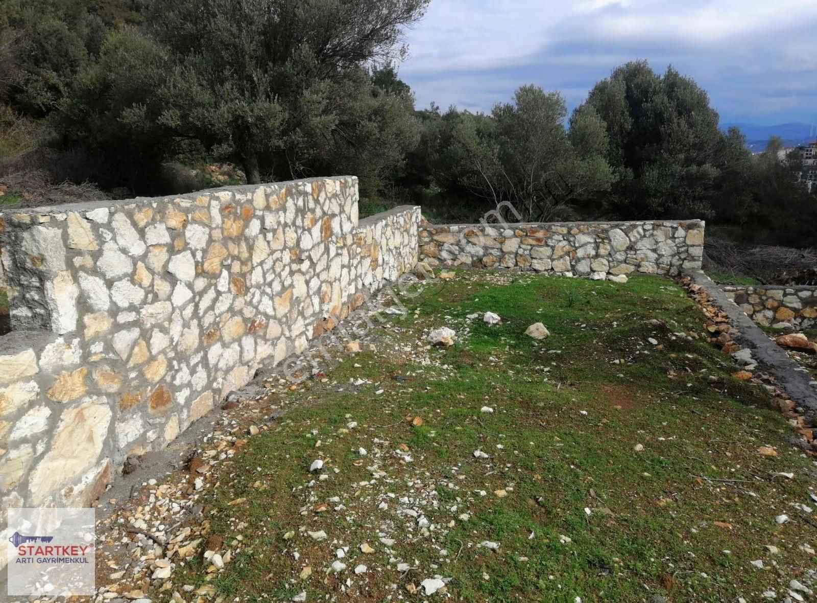 Yeni Foça'da Deniz Gören Satılık Arsa - Görsel 4