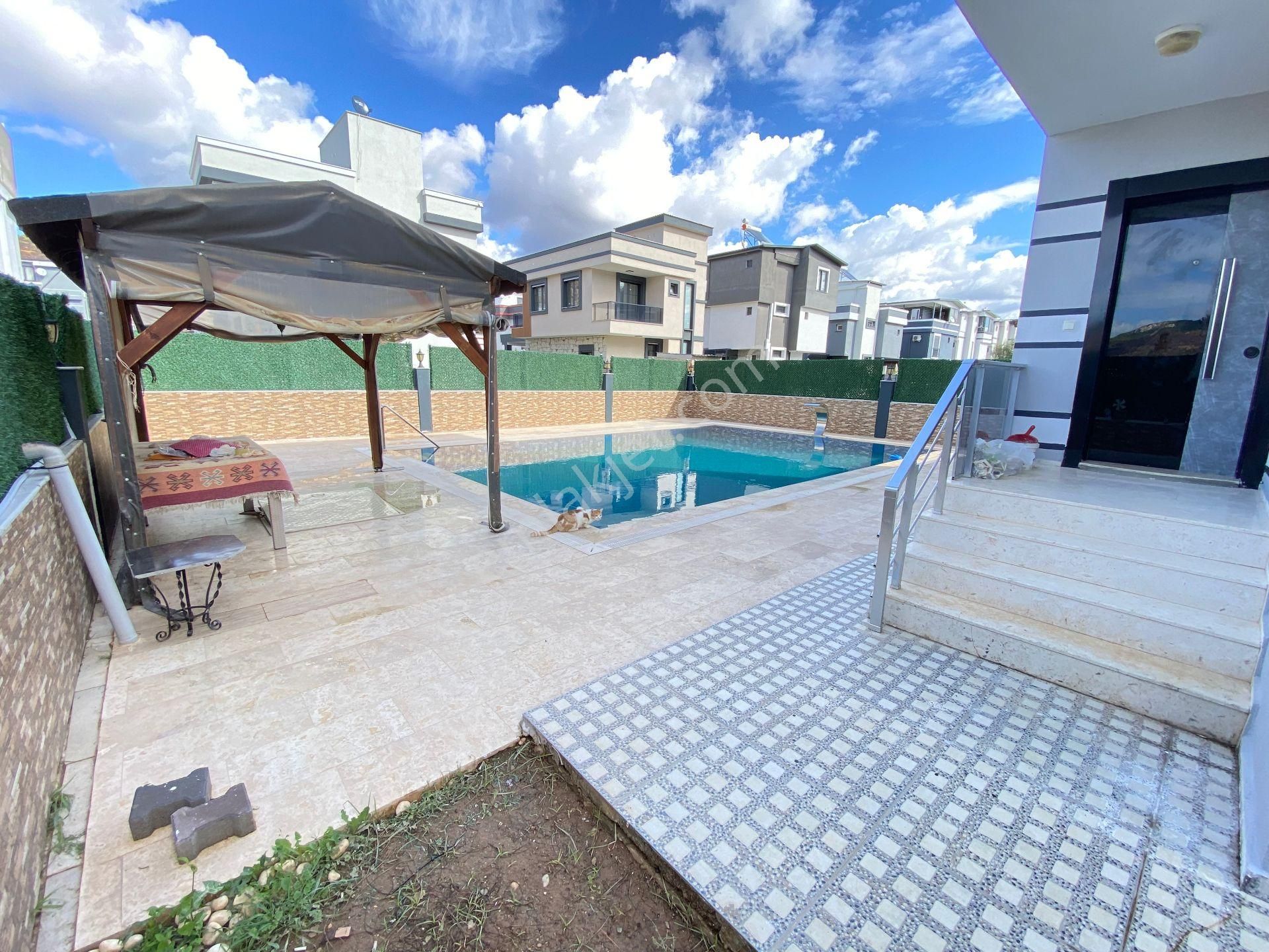 Seferihisar Doğanbeyde Tek Mustakil Havuzlu Satılık 3+1 Villa - Görsel 7