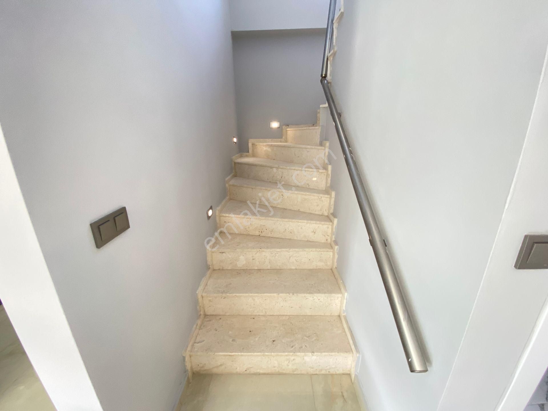 Seferihisar Doğanbeyde Tek Mustakil Havuzlu Satılık 3+1 Villa - Görsel 17