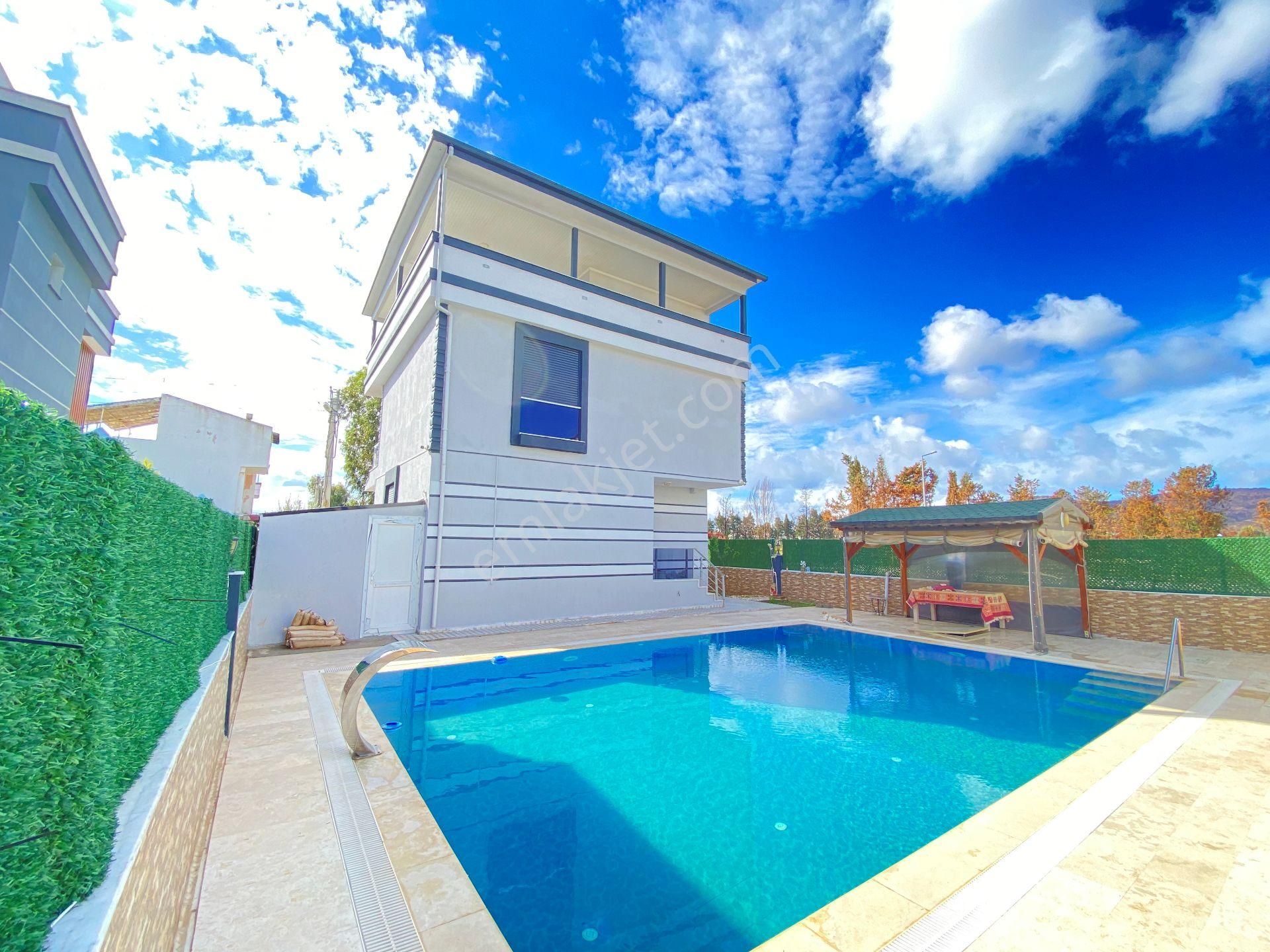 Seferihisar Doğanbeyde Tek Mustakil Havuzlu Satılık 3+1 Villa - Görsel 9