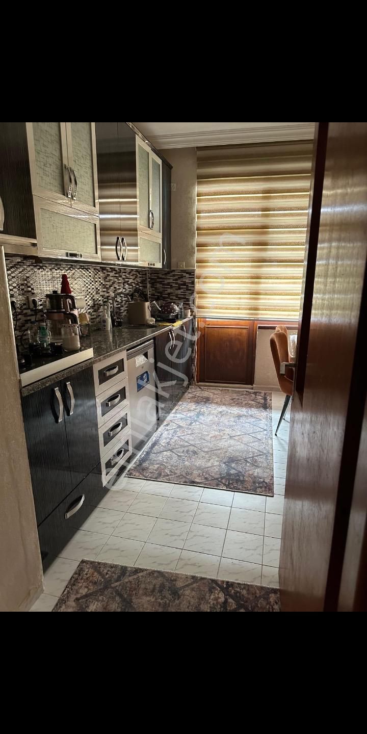 Üçgen Mahallesinde Satılık 3+1 Ara Kat Daire