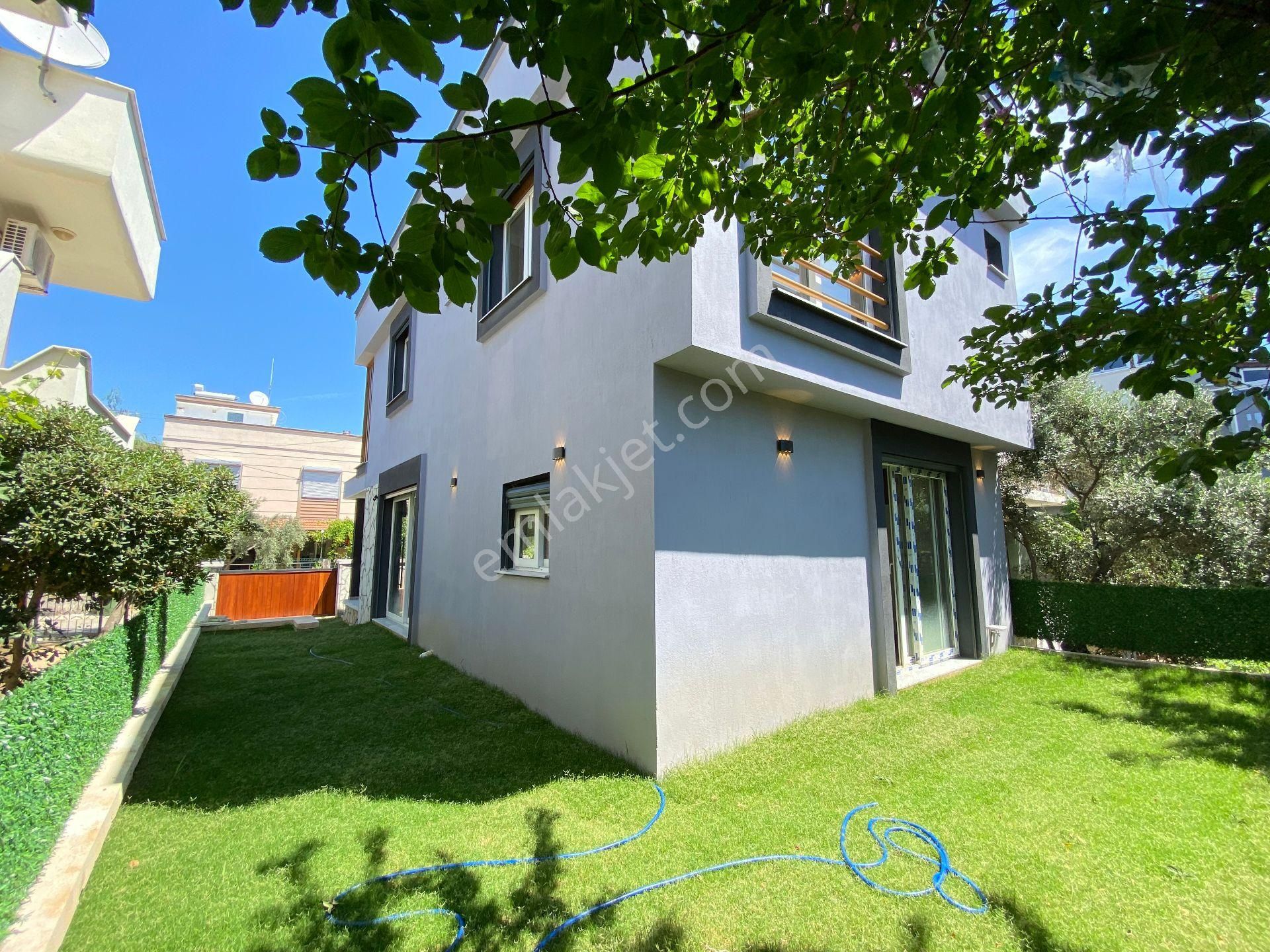 Seferihisar Doğanbey De Bahçeli Lükx Satılık 3+1 Villa - Görsel 8