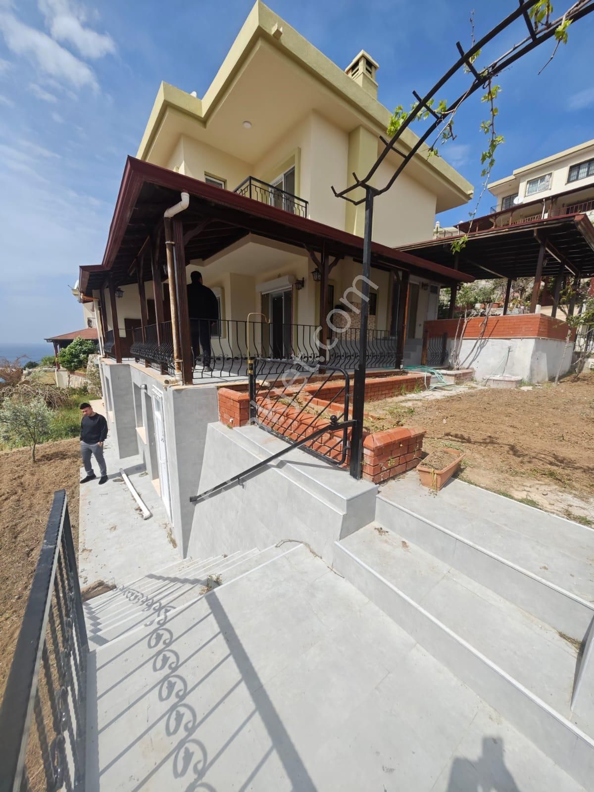 Doğanbey De Tamamen Yenilenmiş Ultra Lüks Satılık 4+1 Villa - Görsel 5