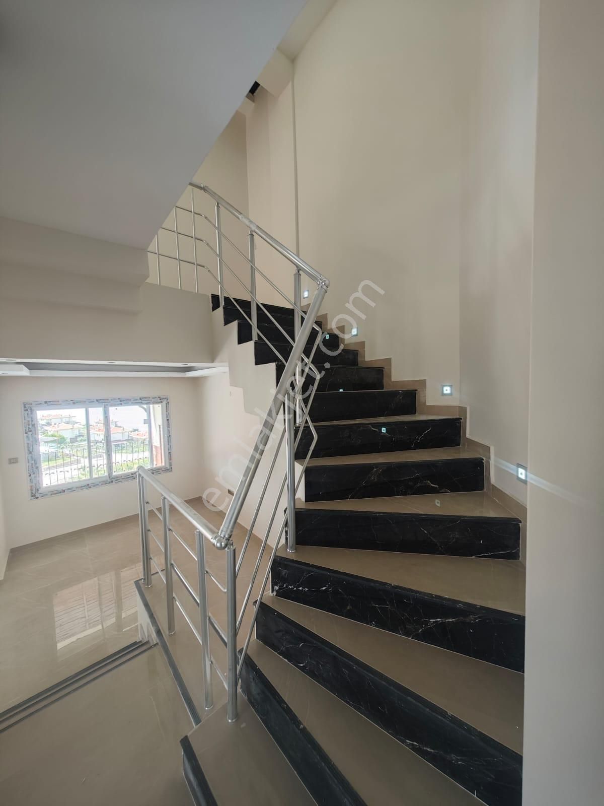 Doğanbey De Tamamen Yenilenmiş Ultra Lüks Satılık 4+1 Villa - Görsel 18