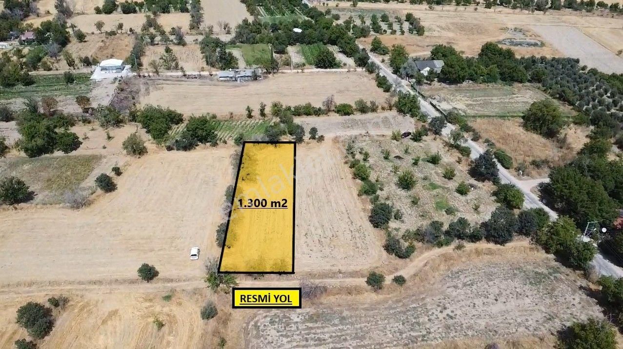 Korkuteli Bozova Mah. 1.300 M2 Resmi Yolu Var