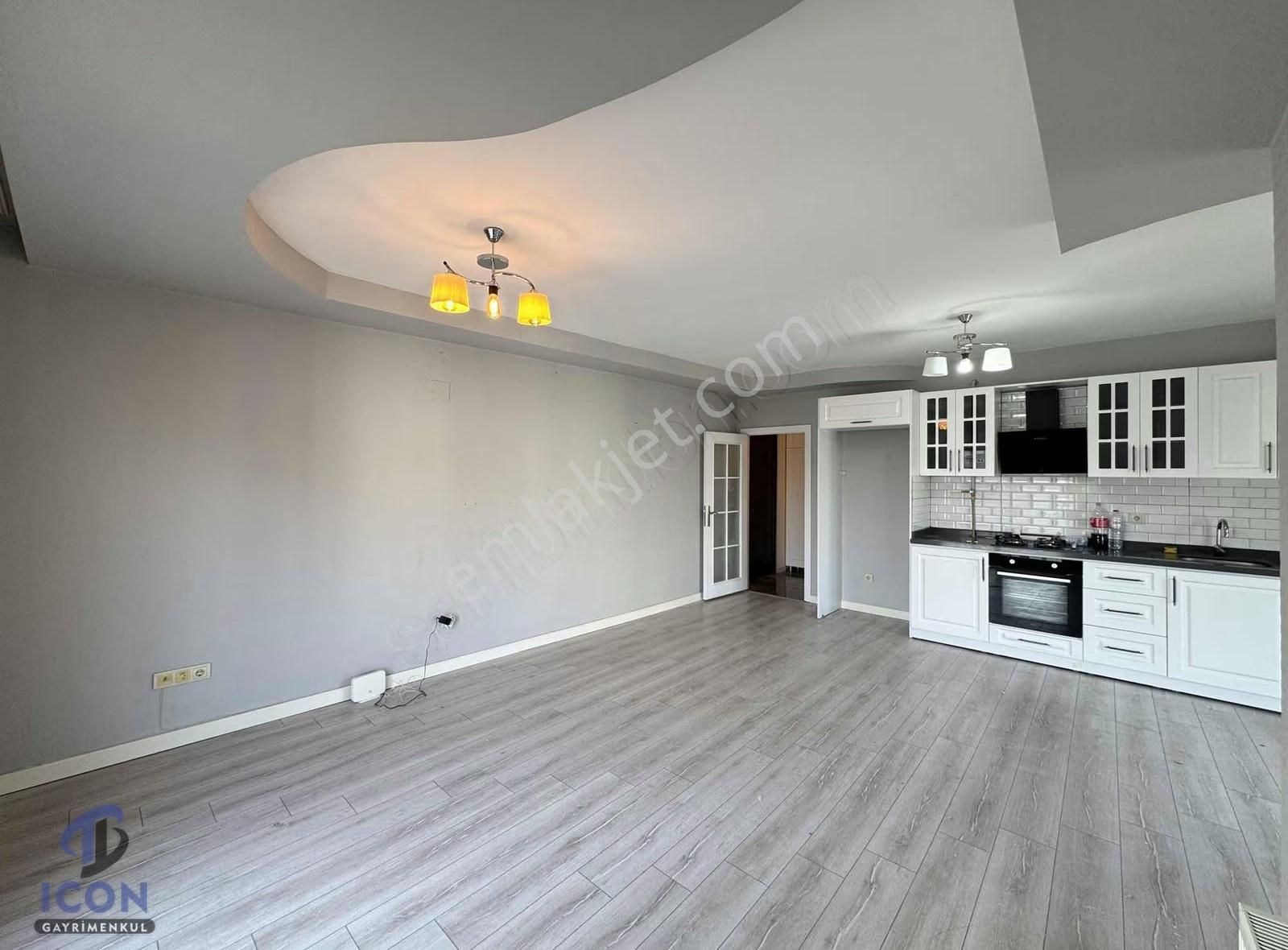 Icon'dan Menderes Mah'de Geniş Oturumlu Kombili 2+1 - Görsel 13