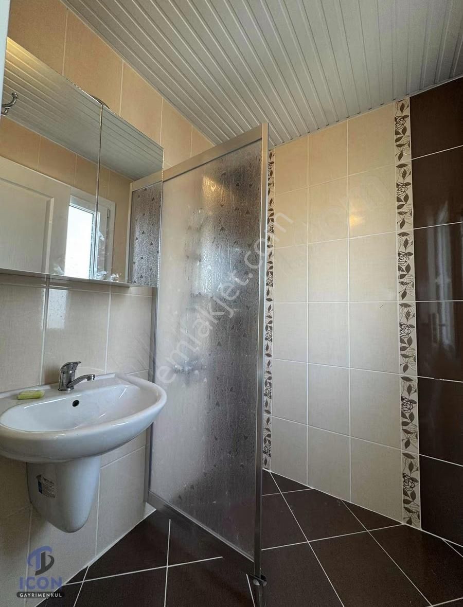 Icon'dan Menderes Mah'de Geniş Oturumlu Kombili 2+1 - Görsel 8