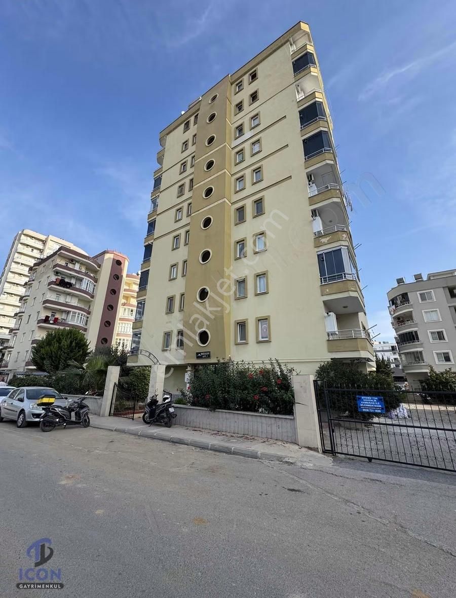 Icon'dan Menderes Mah'de Geniş Oturumlu Kombili 2+1