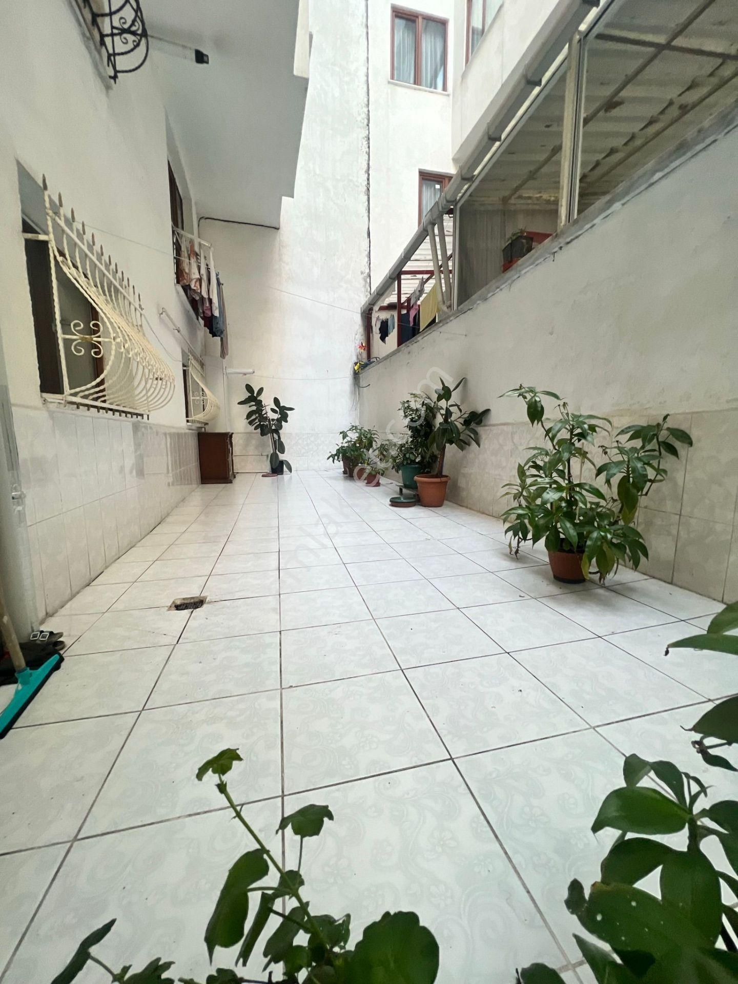 Esenyurt Balık Yolu Mahallesinde Bulunan 2+1 Bahçe Katı Dairemiz Kiralıktır.