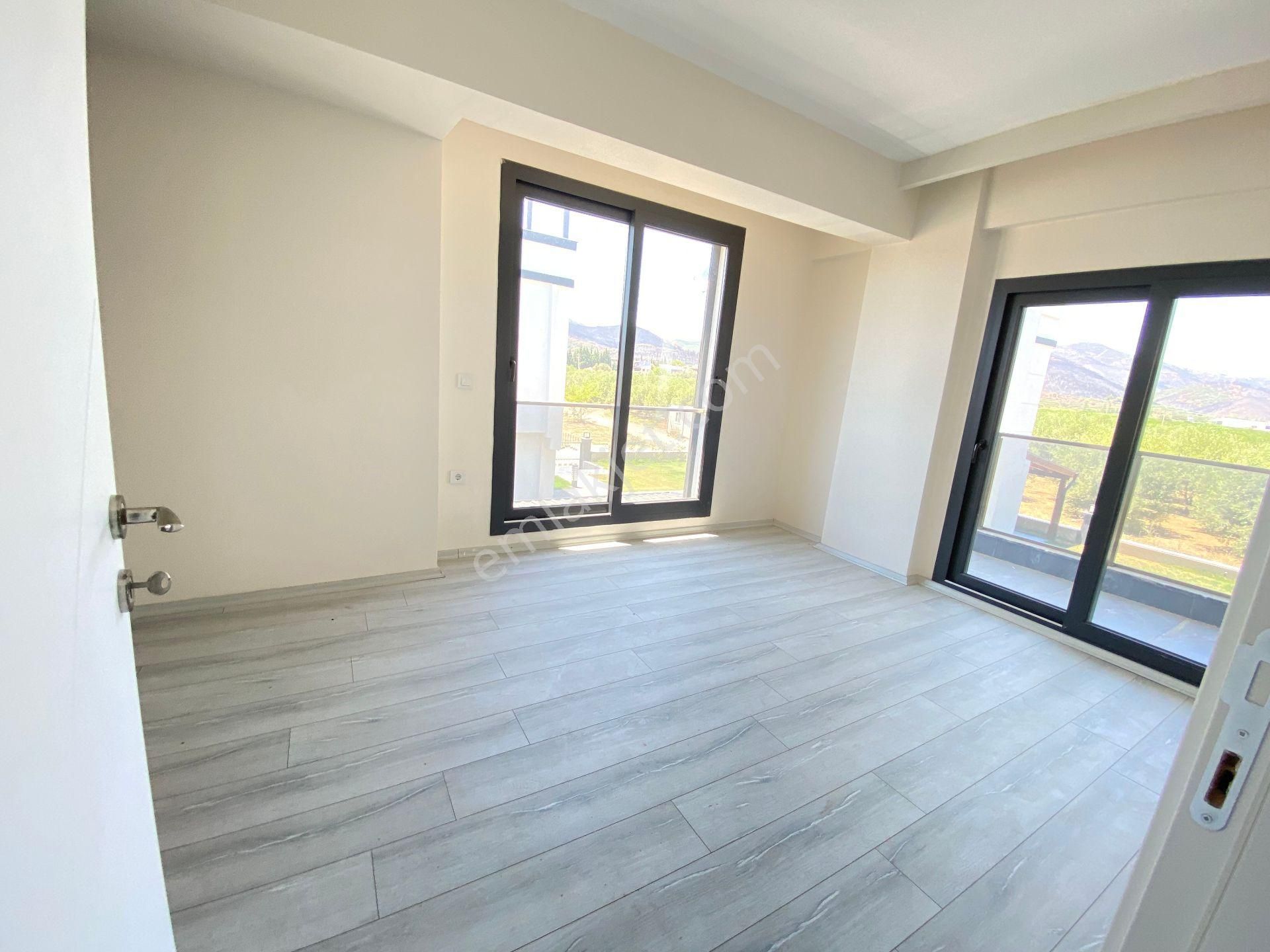 Seferihisar Doğanbey Tek Müstakil Havuzlu Satılık 3+1 Villa - Görsel 24