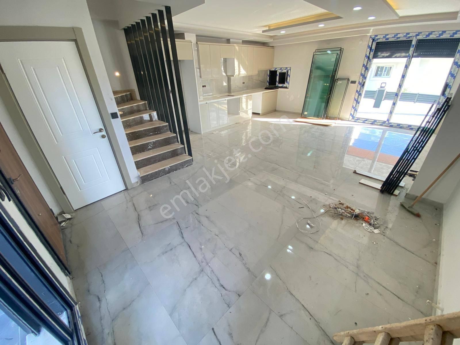 Doğanbey De Tek Mustakil Bahçeli Denize 850m Satılık 3+1 Villa - Görsel 4