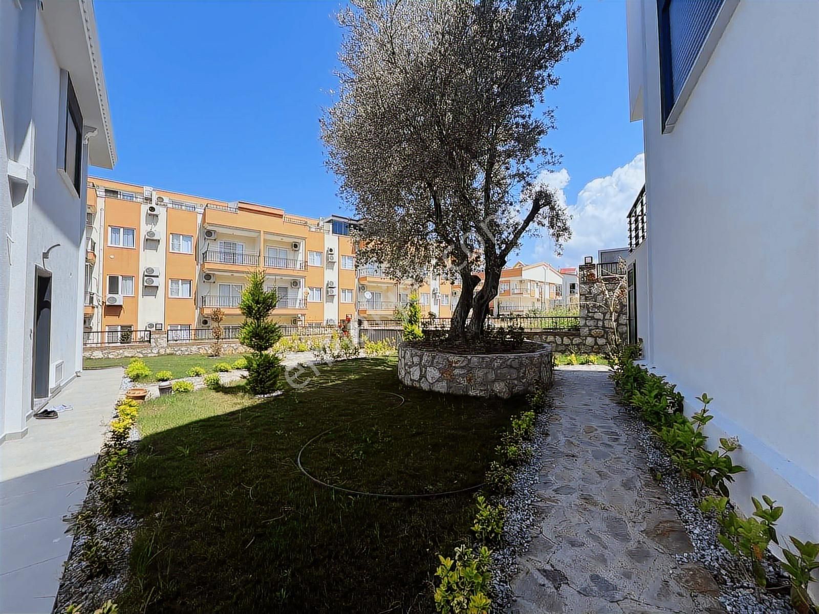 Site İçinde Denize 2 Km Mesafede Villa - Görsel 2