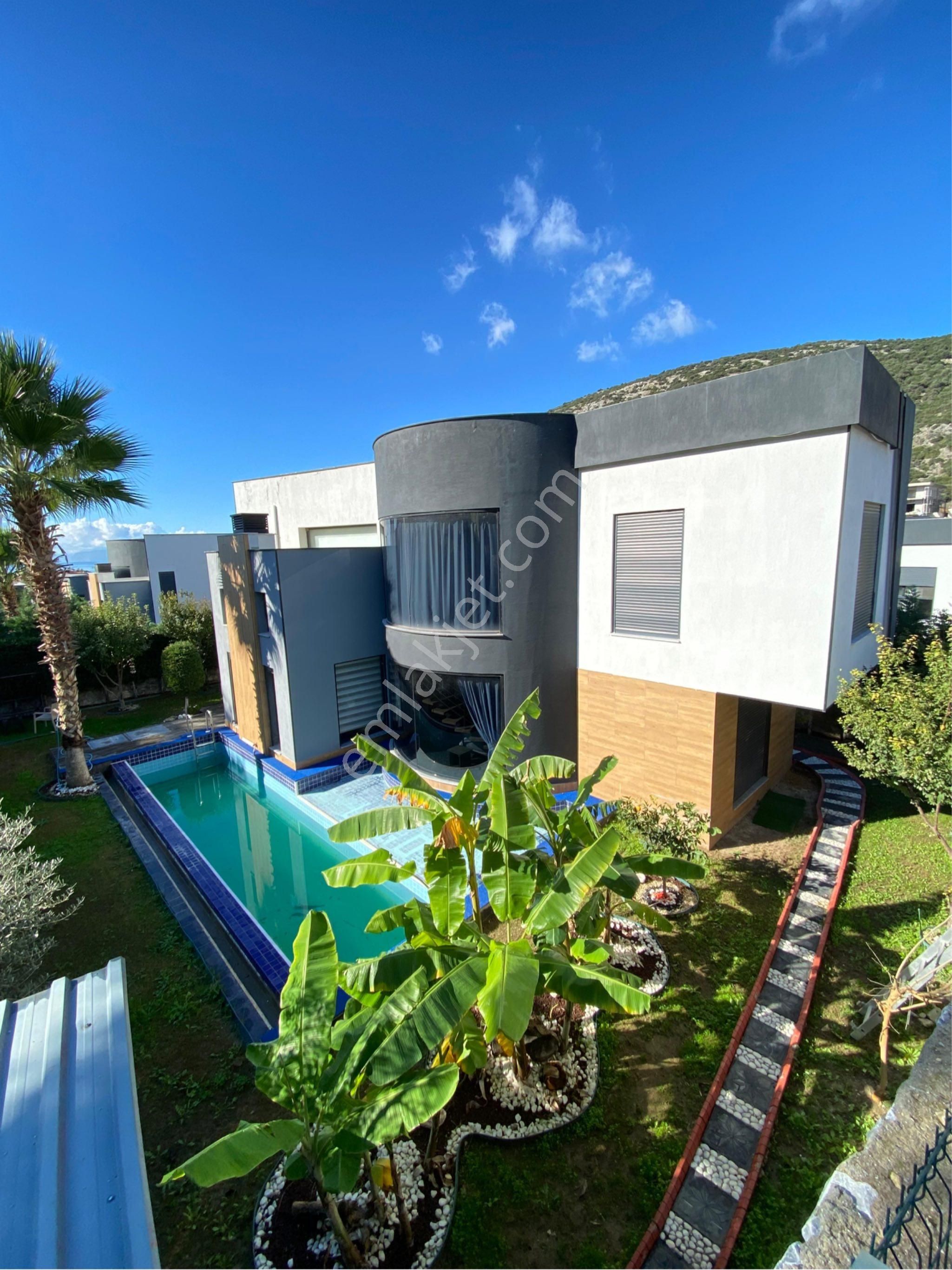 Merkezi Konumda Ultra Lüx Özel Havuzlu 4+1 Full Eşyalı Satılık Villa