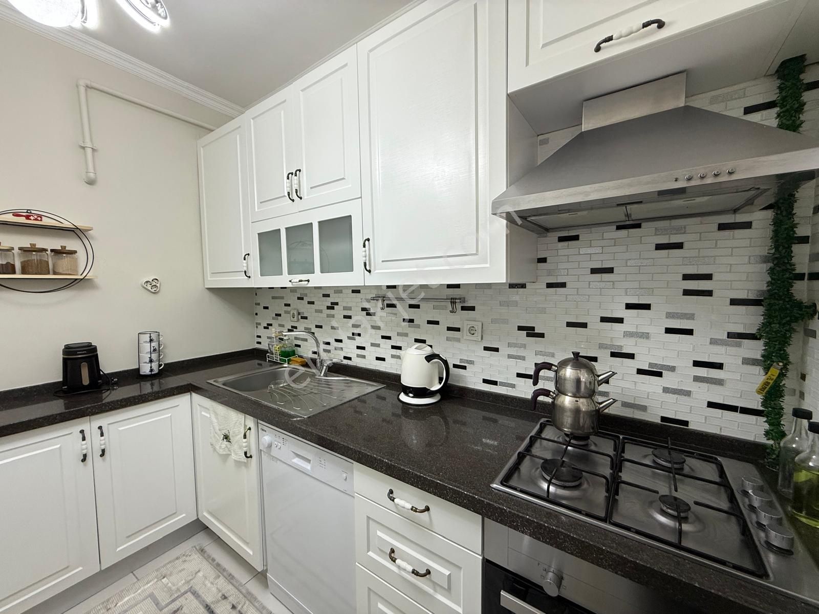 Bahçelievler'de K.otoparklı Masrafsız Ön Cephe 3+1 Ara Kat Acil - Görsel 10