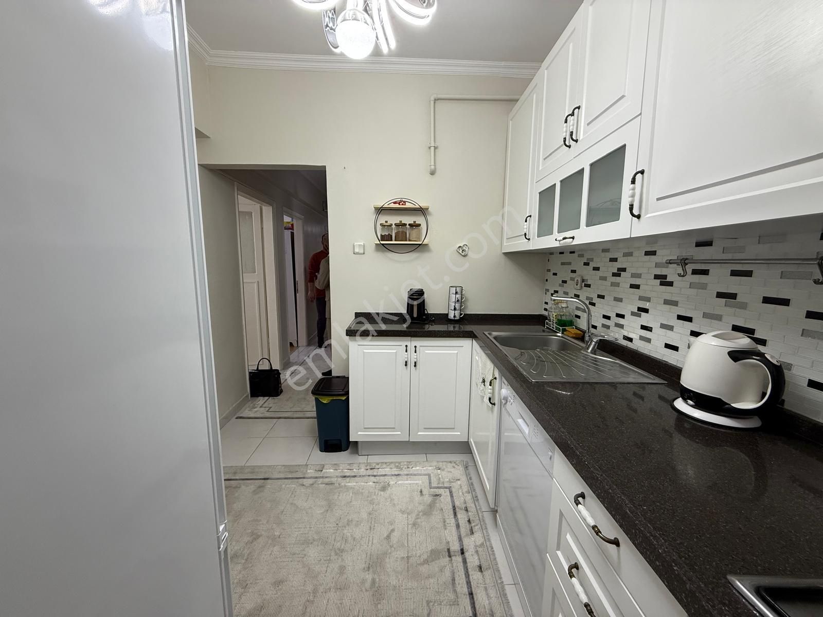 Bahçelievler'de K.otoparklı Masrafsız Ön Cephe 3+1 Ara Kat Acil - Görsel 11