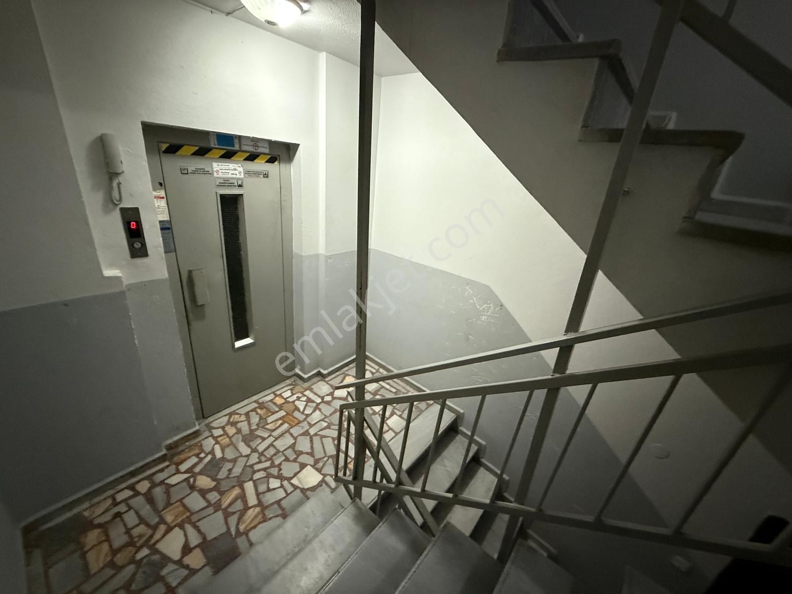 Bahçelievler'de K.otoparklı Masrafsız Ön Cephe 3+1 Ara Kat Acil - Görsel 31