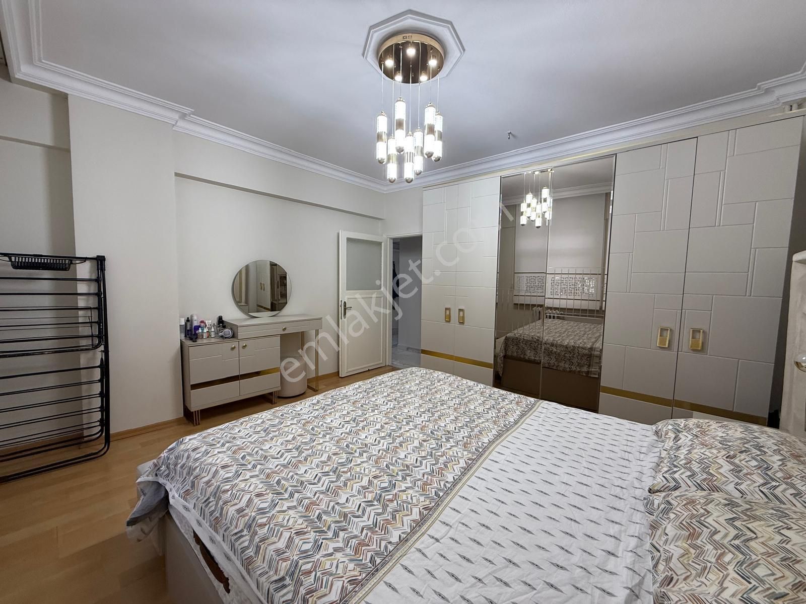 Bahçelievler'de K.otoparklı Masrafsız Ön Cephe 3+1 Ara Kat Acil - Görsel 20