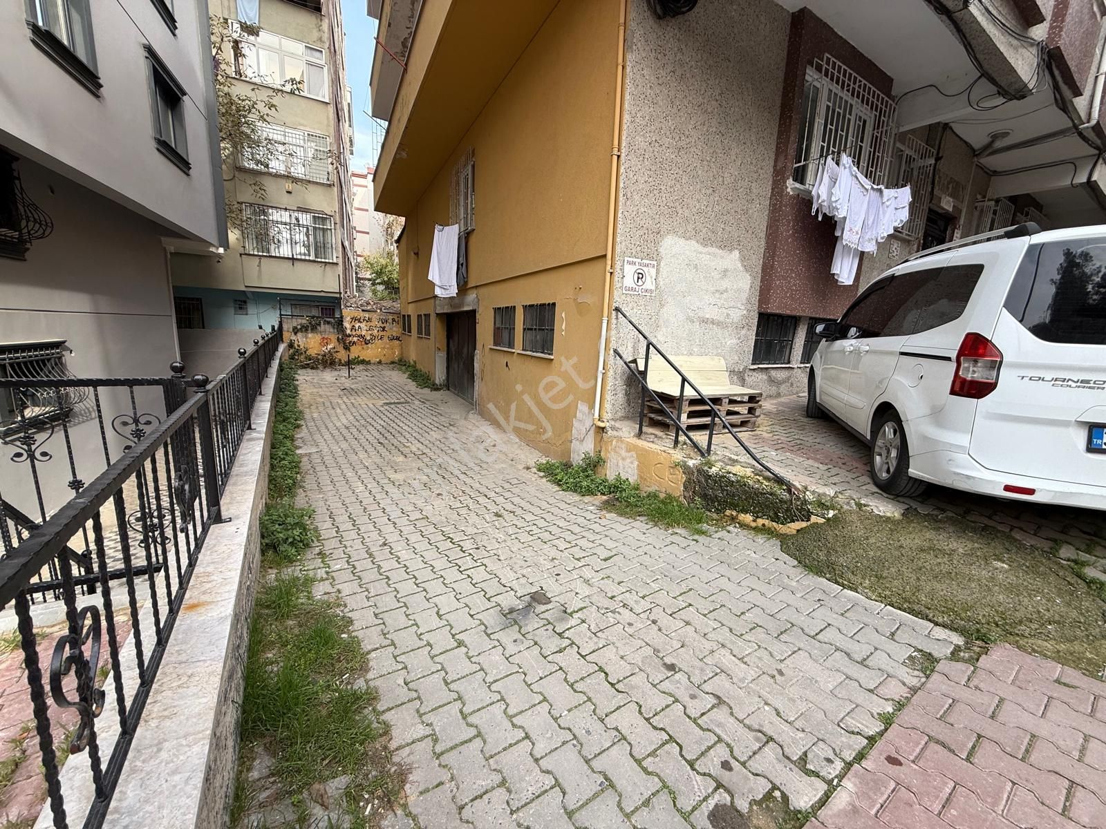 Bahçelievler'de K.otoparklı Masrafsız Ön Cephe 3+1 Ara Kat Acil - Görsel 32