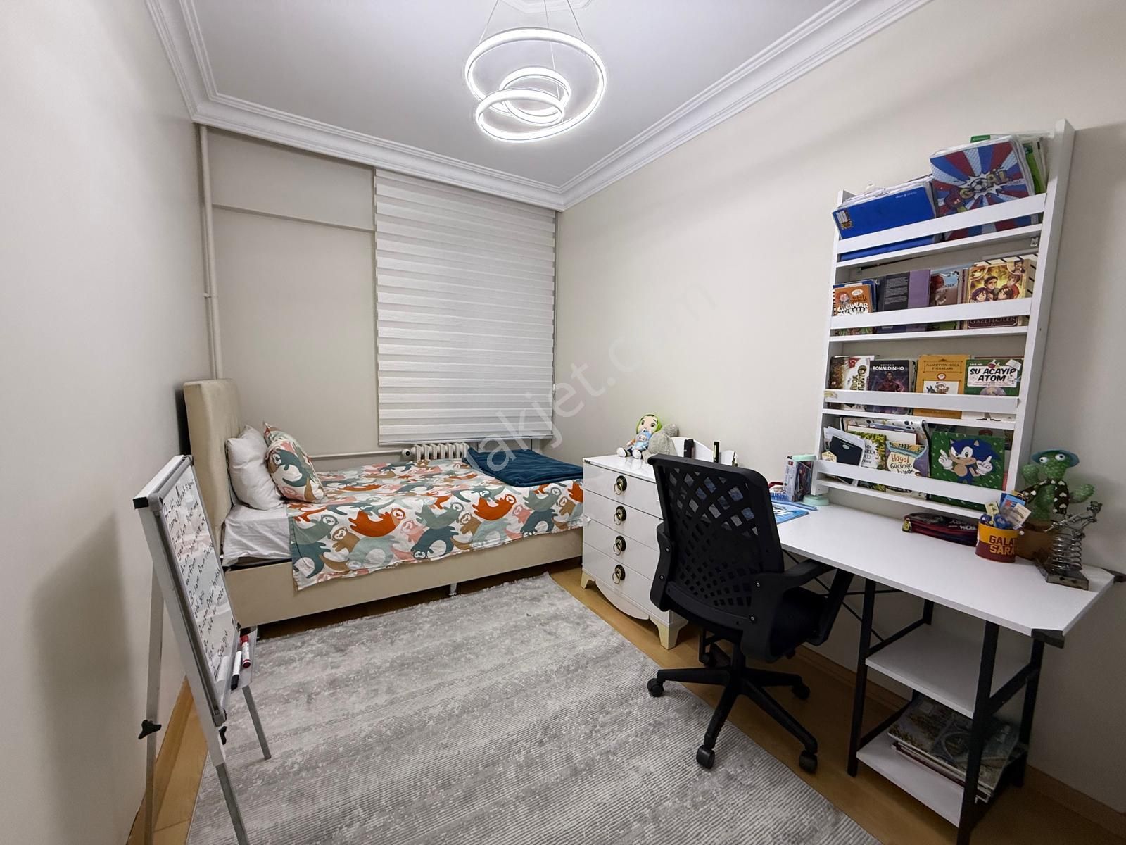 Bahçelievler'de K.otoparklı Masrafsız Ön Cephe 3+1 Ara Kat Acil - Görsel 13