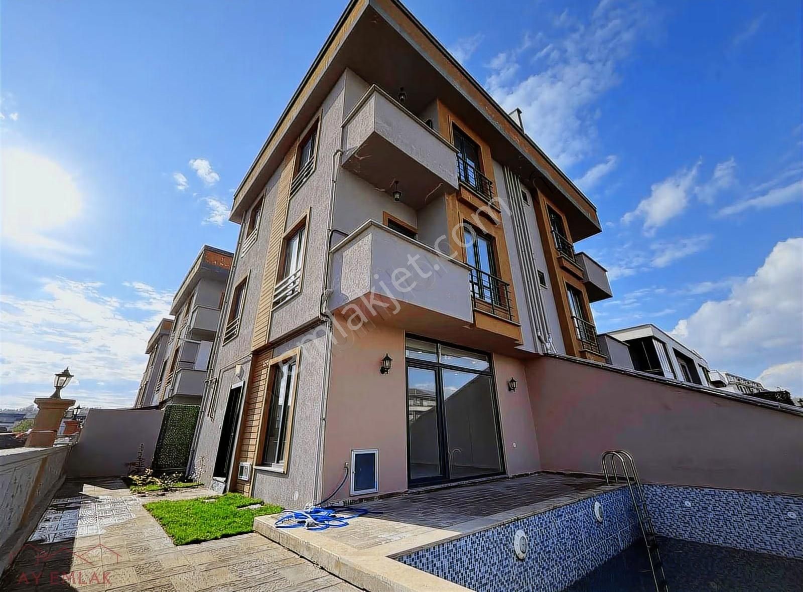 Karasu'da Müstakil Havuzlu Müstakil Bahçeli 4+1 Tripleks Villa. - Görsel 4