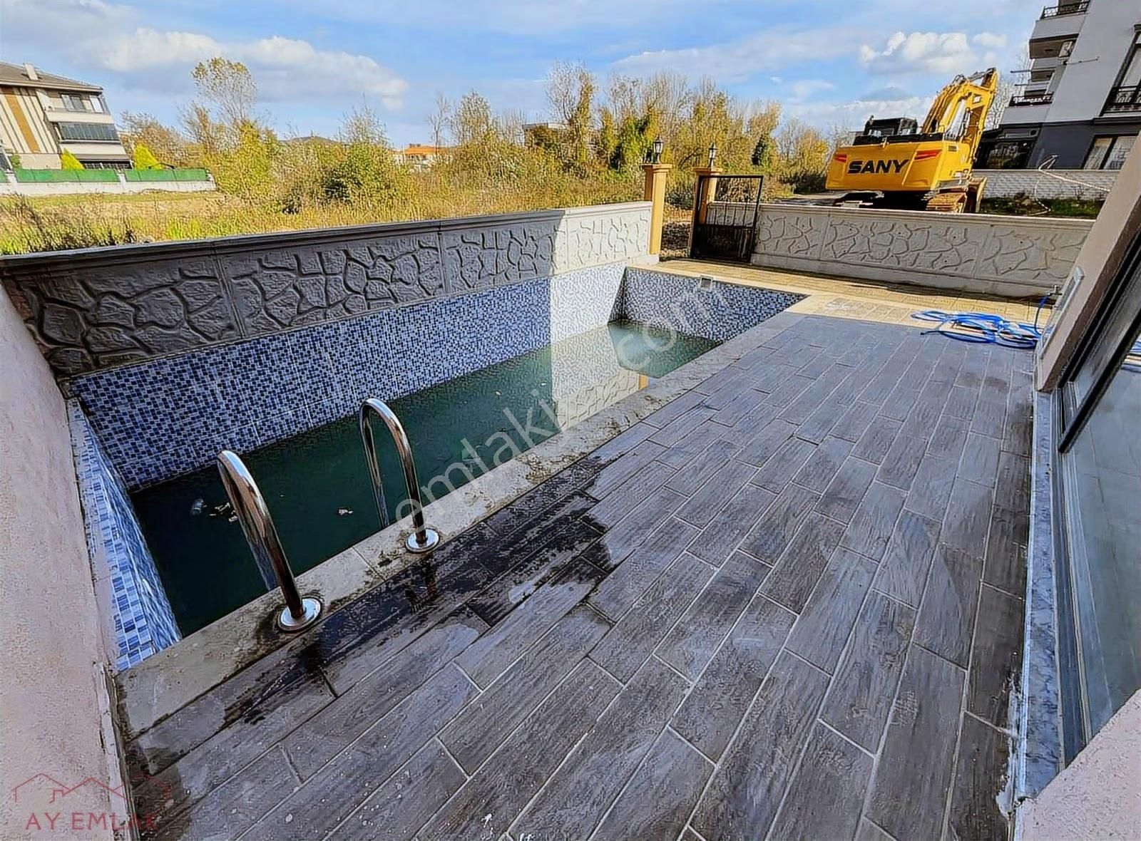 Karasu'da Müstakil Havuzlu Müstakil Bahçeli 4+1 Tripleks Villa. - Görsel 13