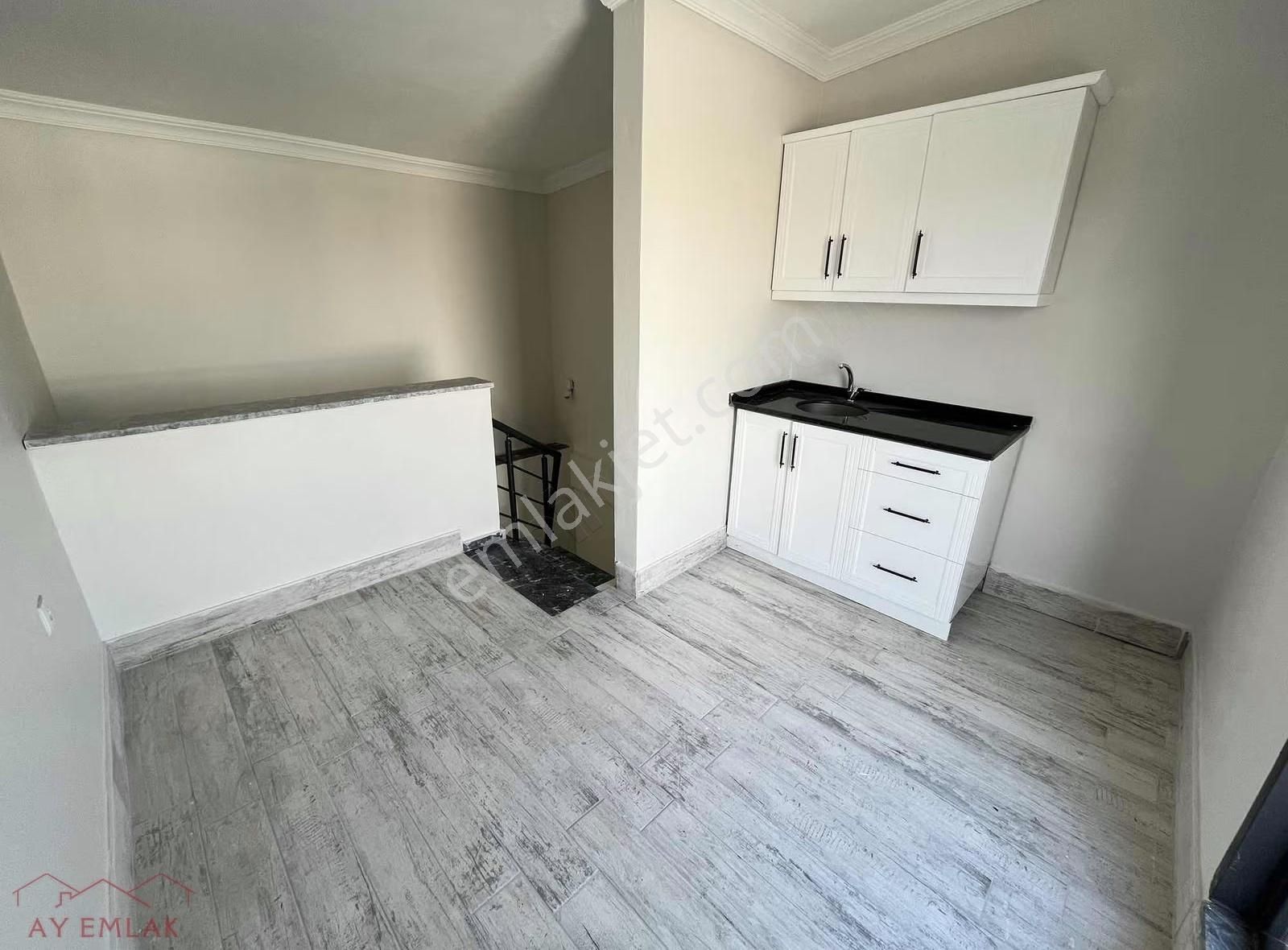 Karasu'da Müstakil Havuzlu Müstakil Bahçeli 4+1 Tripleks Villa. - Görsel 3