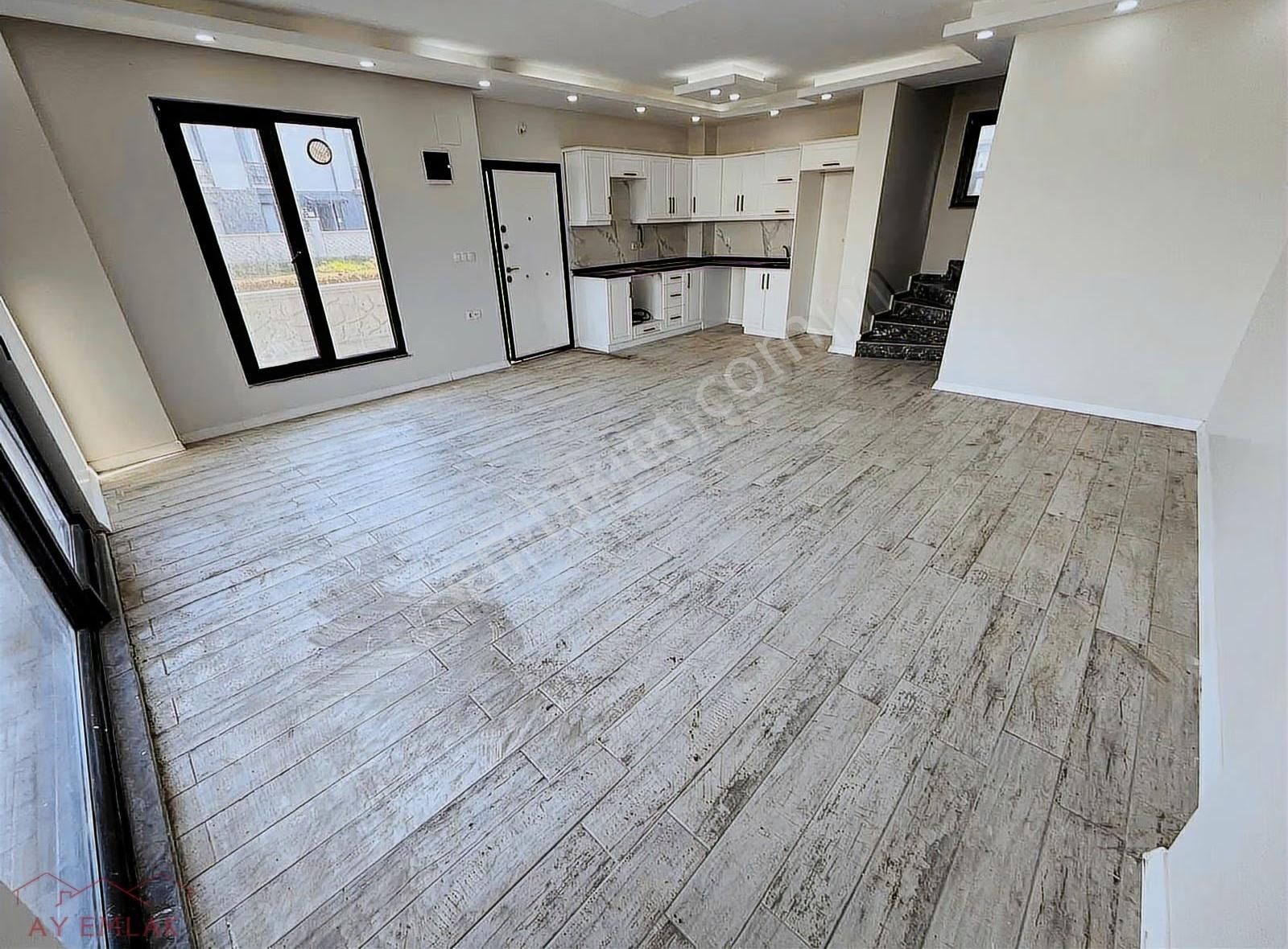 Karasu'da Müstakil Havuzlu Müstakil Bahçeli 4+1 Tripleks Villa. - Görsel 7