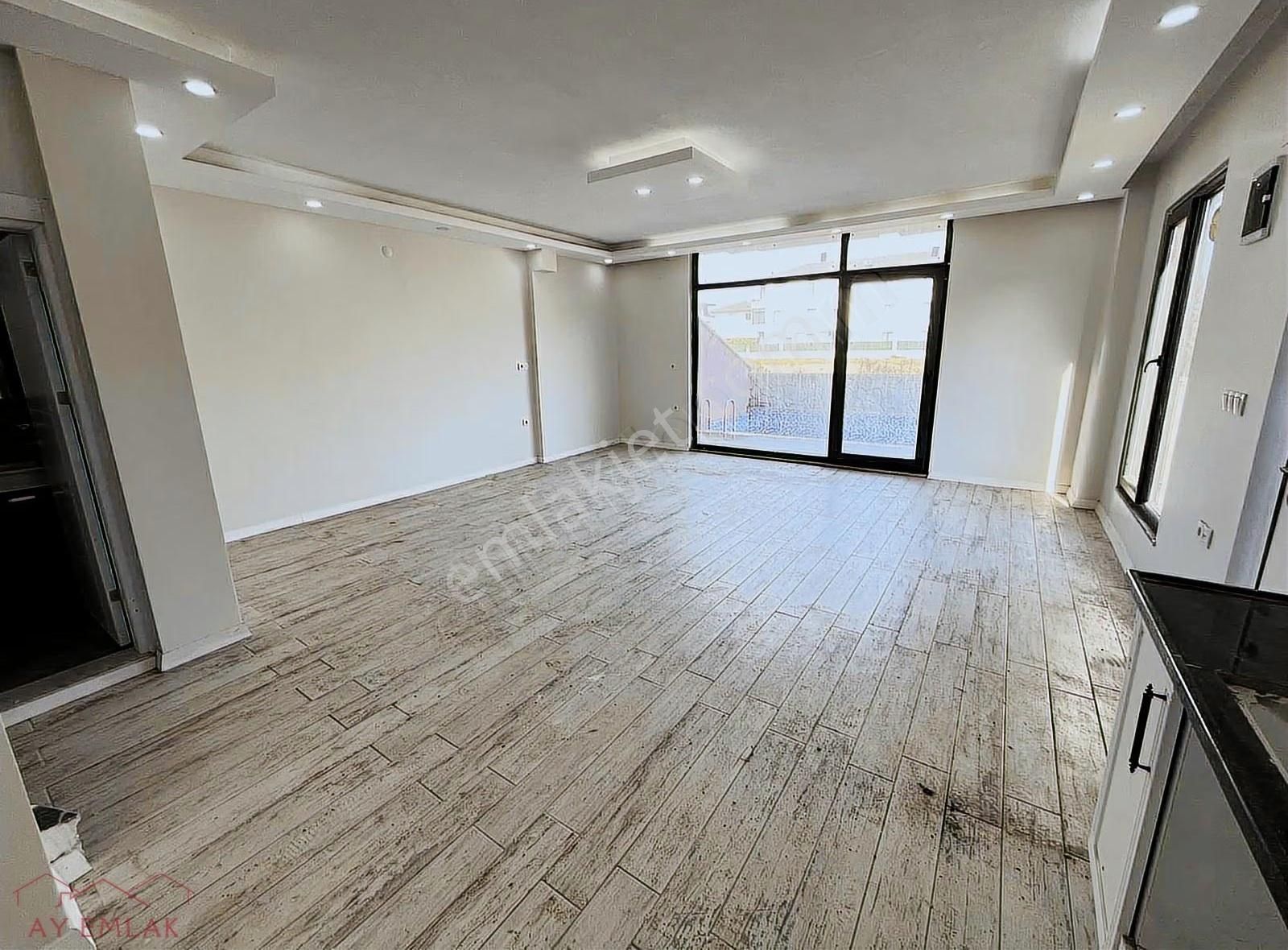 Karasu'da Müstakil Havuzlu Müstakil Bahçeli 4+1 Tripleks Villa. - Görsel 14