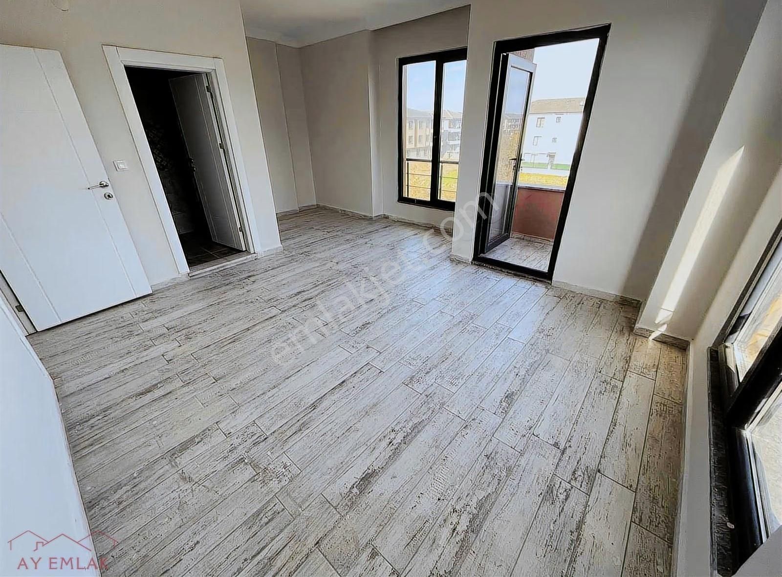 Karasu'da Müstakil Havuzlu Müstakil Bahçeli 4+1 Tripleks Villa. - Görsel 16