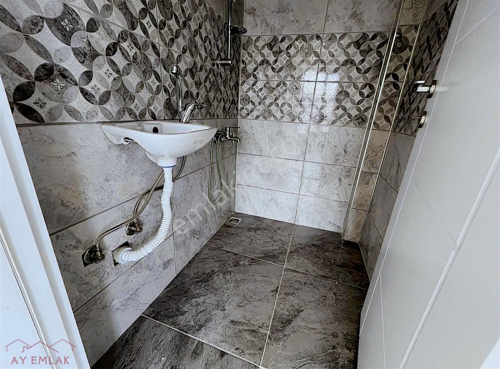 Karasu'da Müstakil Havuzlu Müstakil Bahçeli 4+1 Tripleks Villa. - Görsel 2