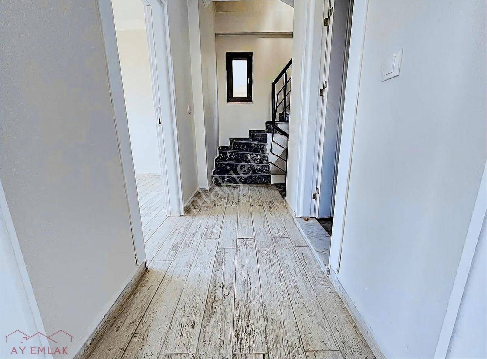 Karasu'da Müstakil Havuzlu Müstakil Bahçeli 4+1 Tripleks Villa. - Görsel 12