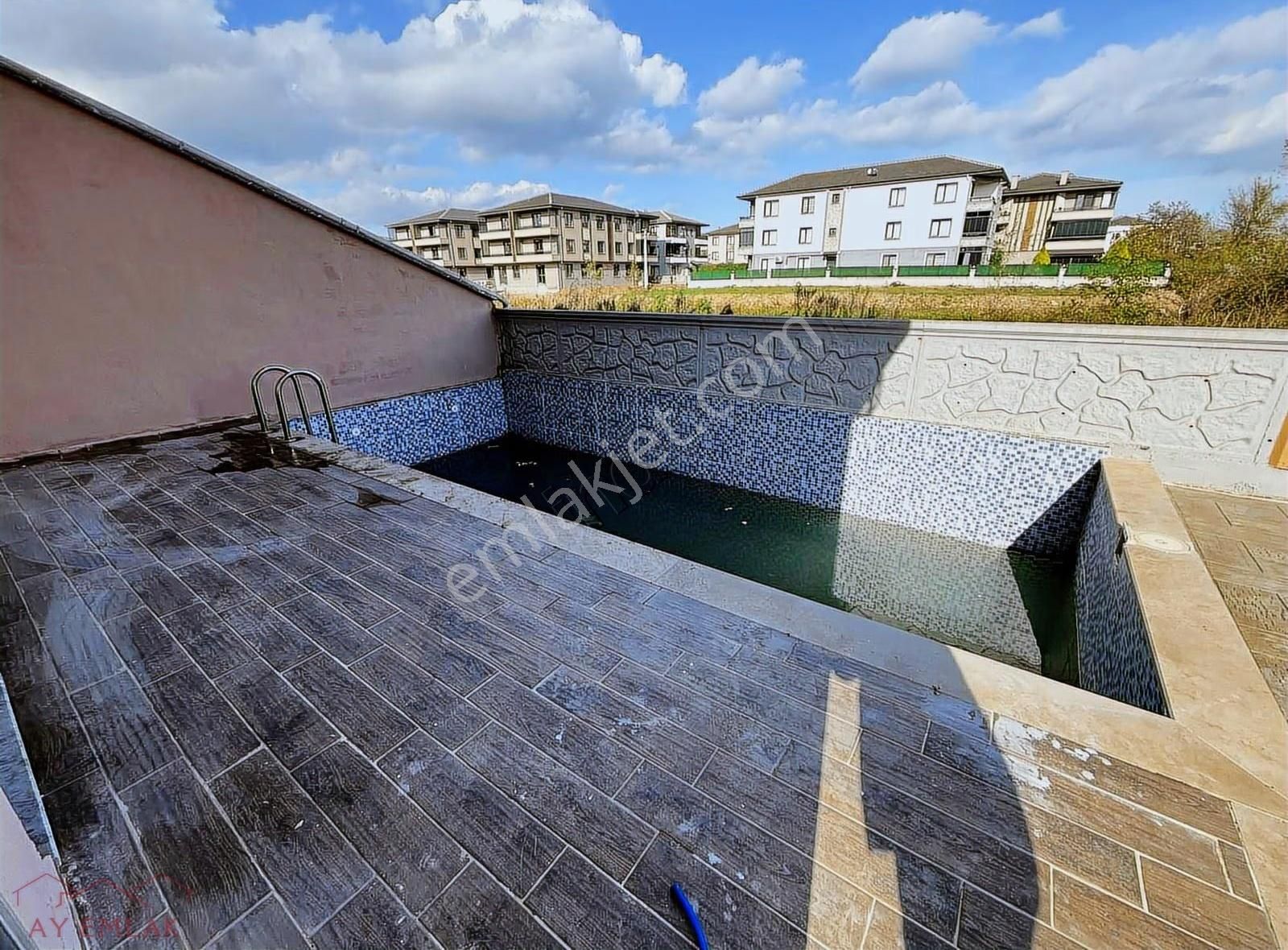 Karasu'da Müstakil Havuzlu Müstakil Bahçeli 4+1 Tripleks Villa. - Görsel 19