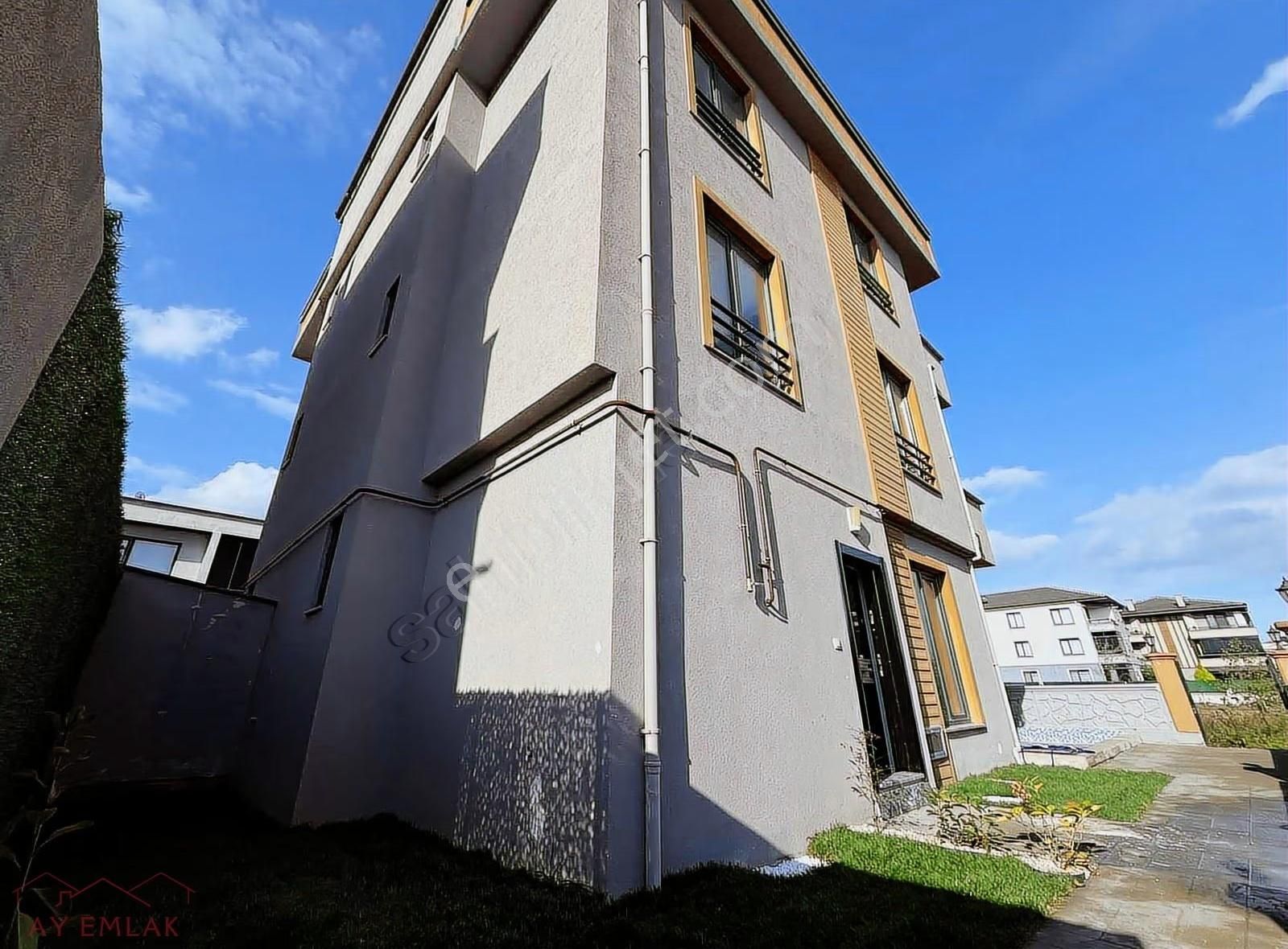 Karasu'da Müstakil Havuzlu Müstakil Bahçeli 4+1 Tripleks Villa. - Görsel 11