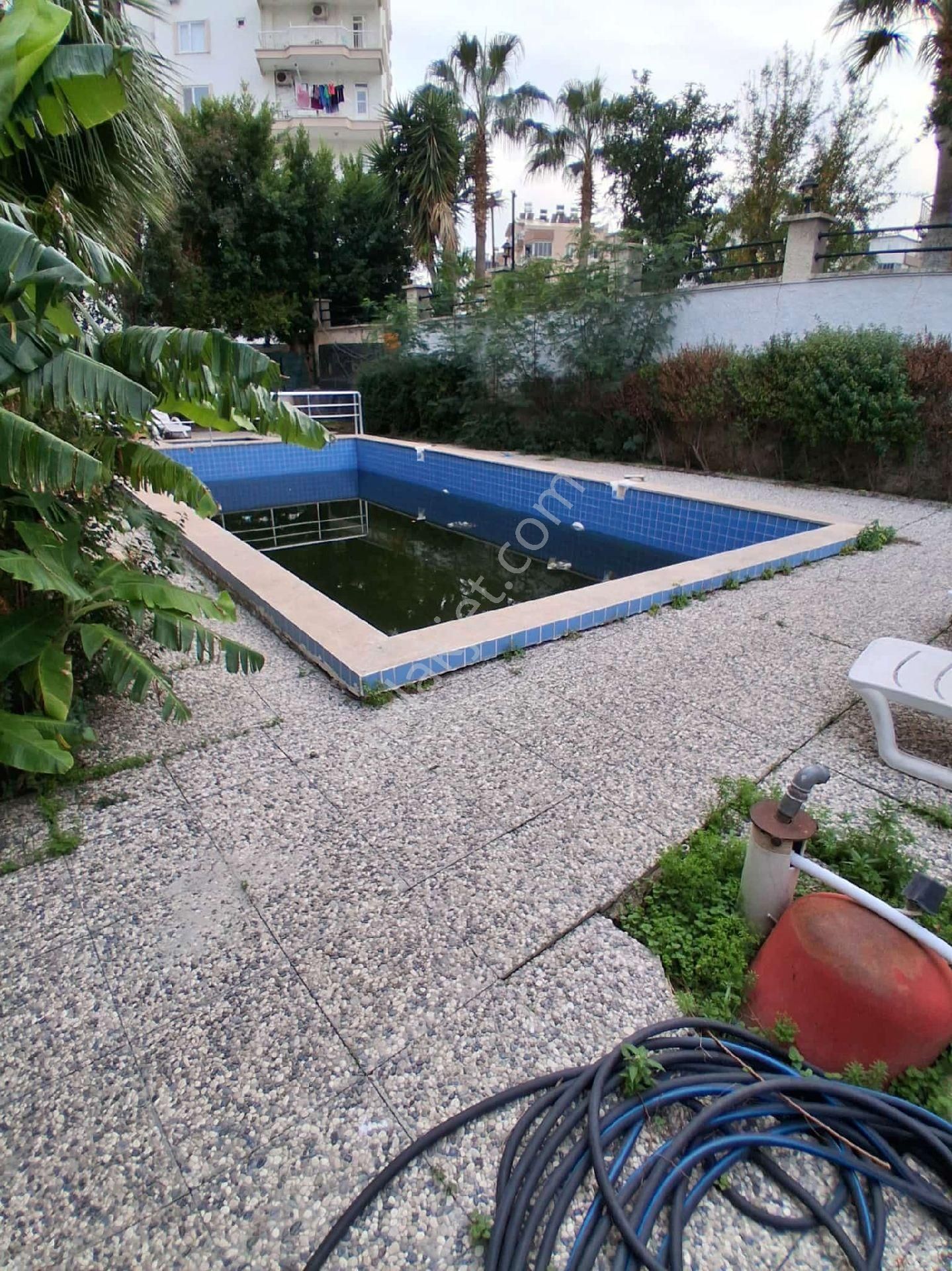 Konyaaltı Hurma Da Havuzlu 1+1 Katta Daire