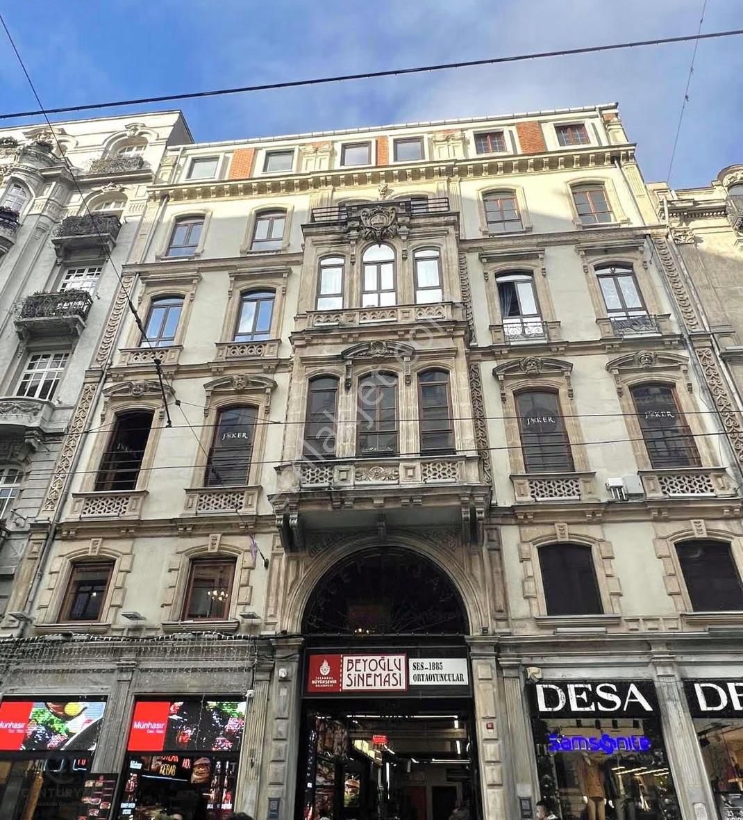 Taksim İstiklal'de İş Hanında Satılık 41 M2 Ofis