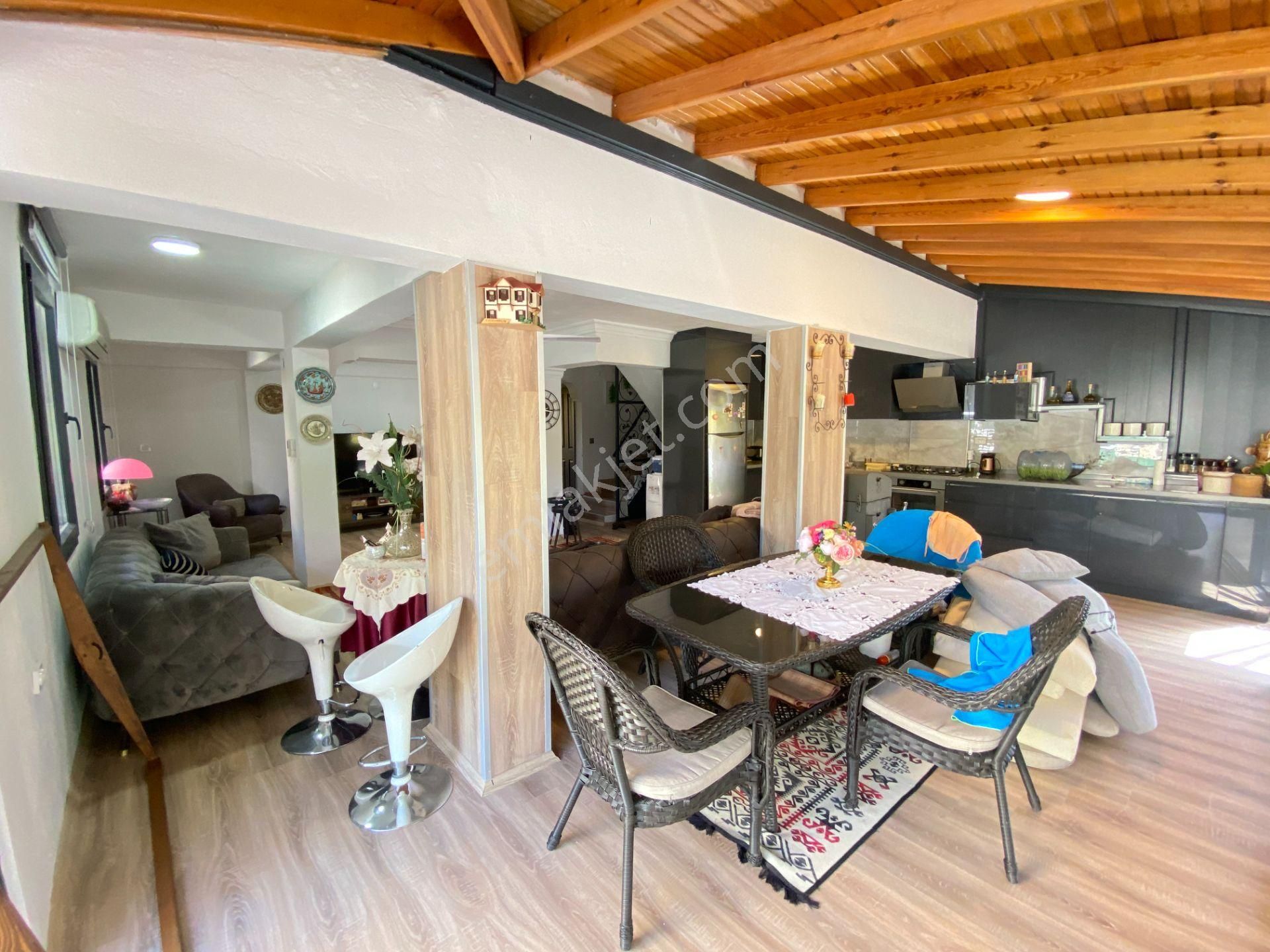 Seferihisar Ürkmez De Denize Tarafında Bahçeli Satılık 5+1 Villa - Görsel 12