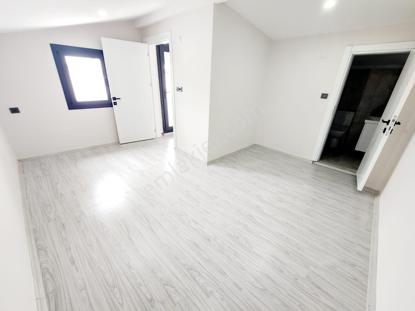 Kuşadasında Plaja Çok Yakın Bahçeli Villa - Görsel 22