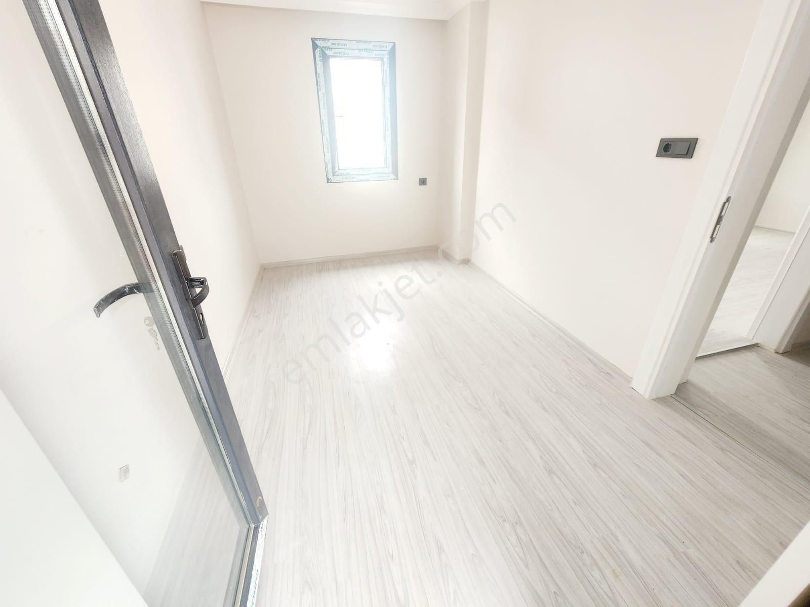 Kuşadasında Plaja Çok Yakın Bahçeli Villa - Görsel 33