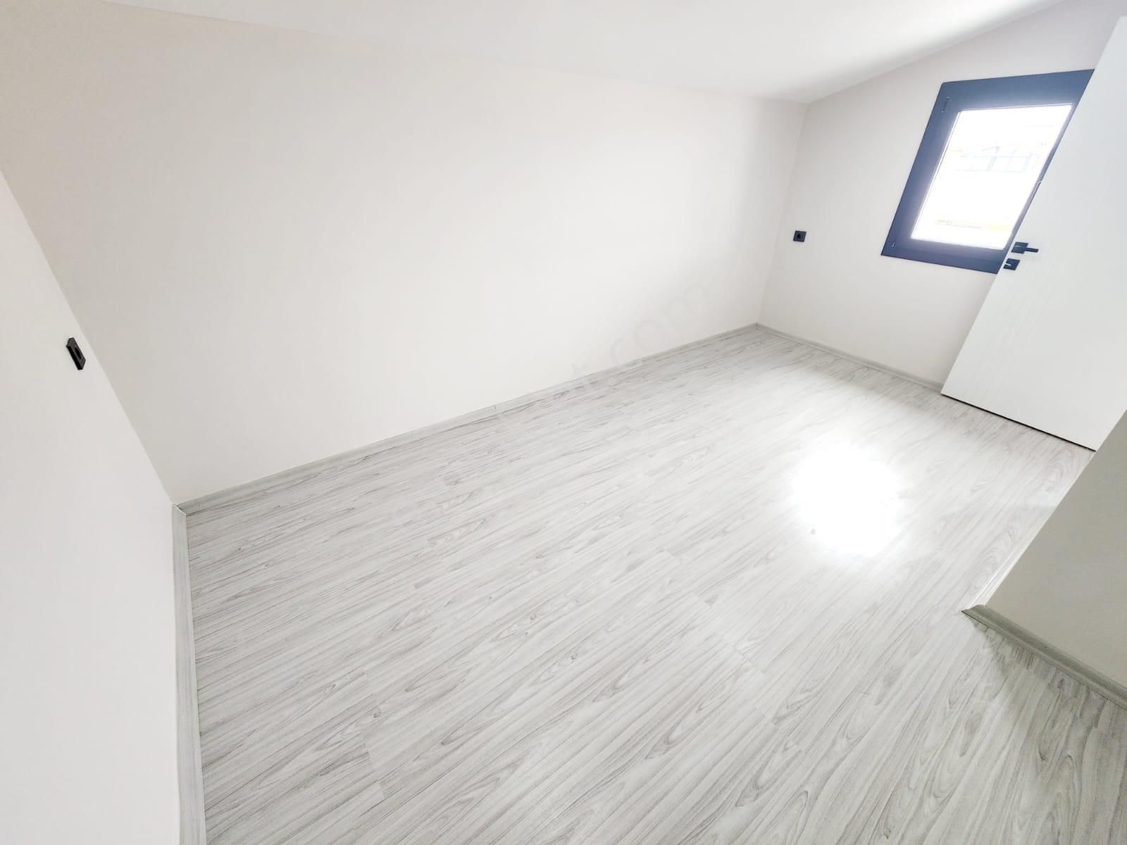 Kuşadasında Plaja Çok Yakın Bahçeli Villa - Görsel 35