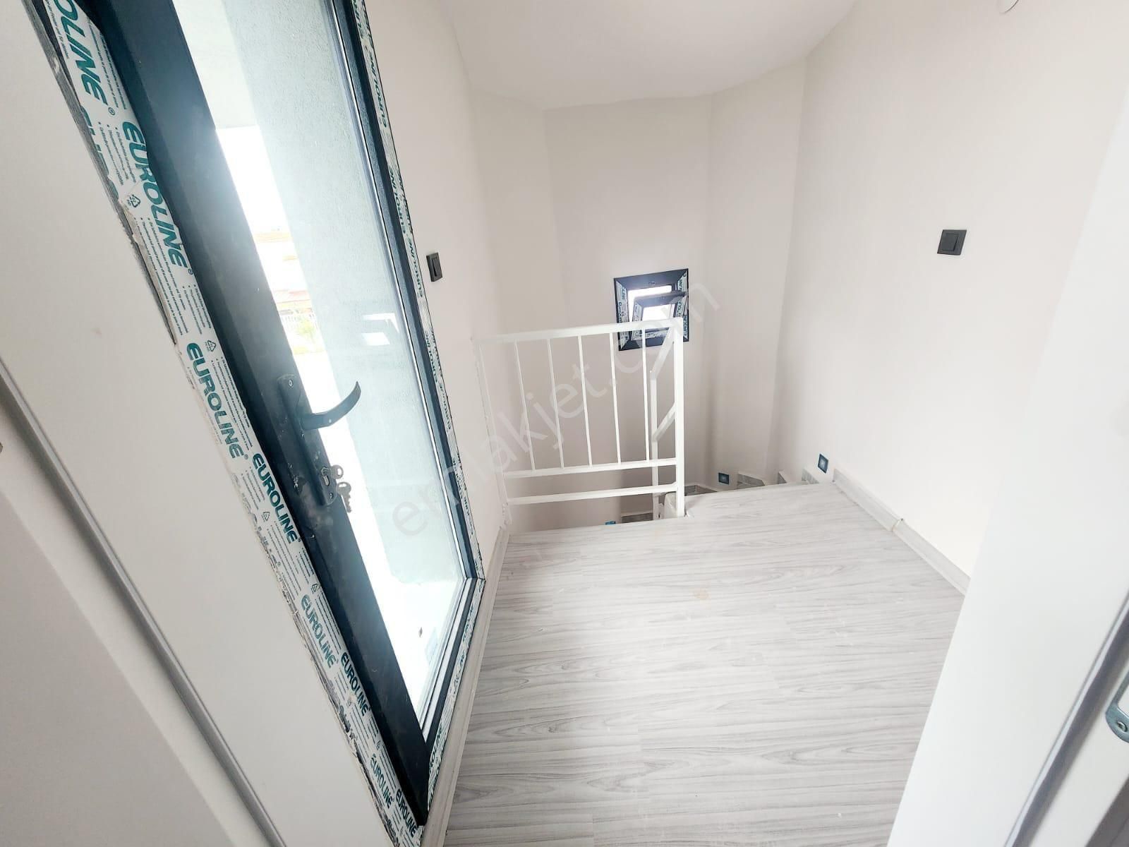 Kuşadasında Plaja Çok Yakın Bahçeli Villa - Görsel 30