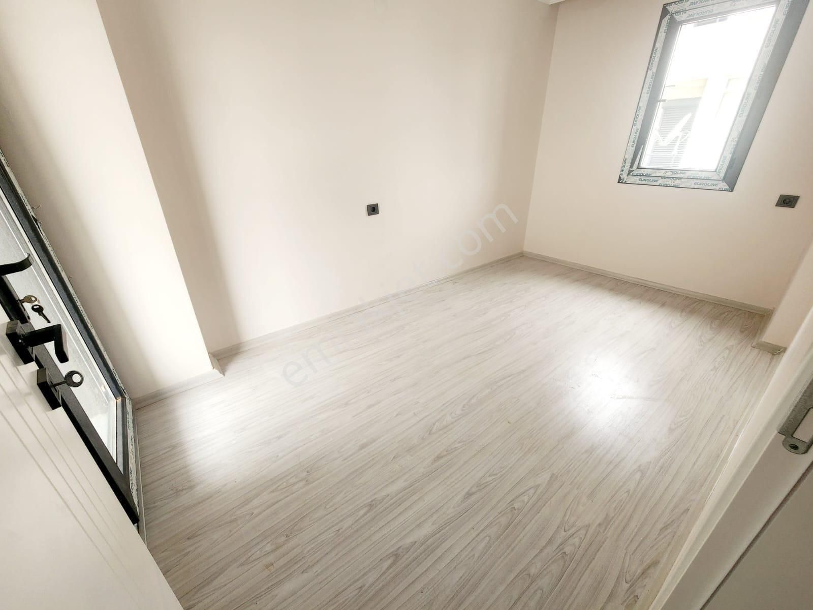 Kuşadasında Plaja Çok Yakın Bahçeli Villa - Görsel 28