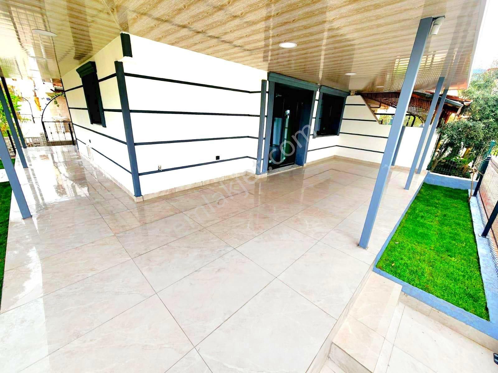 Kuşadasında Plaja Çok Yakın Bahçeli Villa - Görsel 3