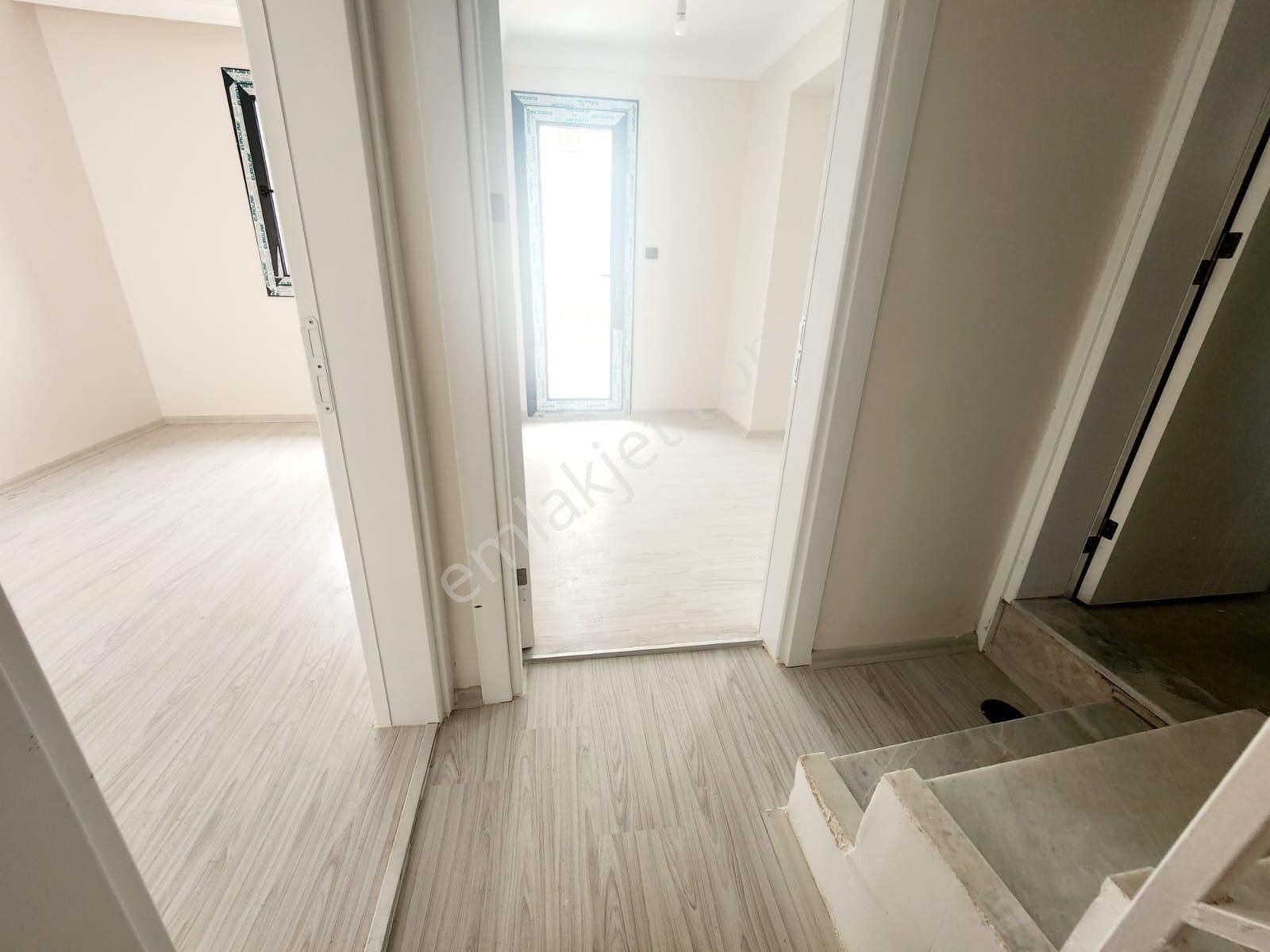 Kuşadasında Plaja Çok Yakın Bahçeli Villa - Görsel 32