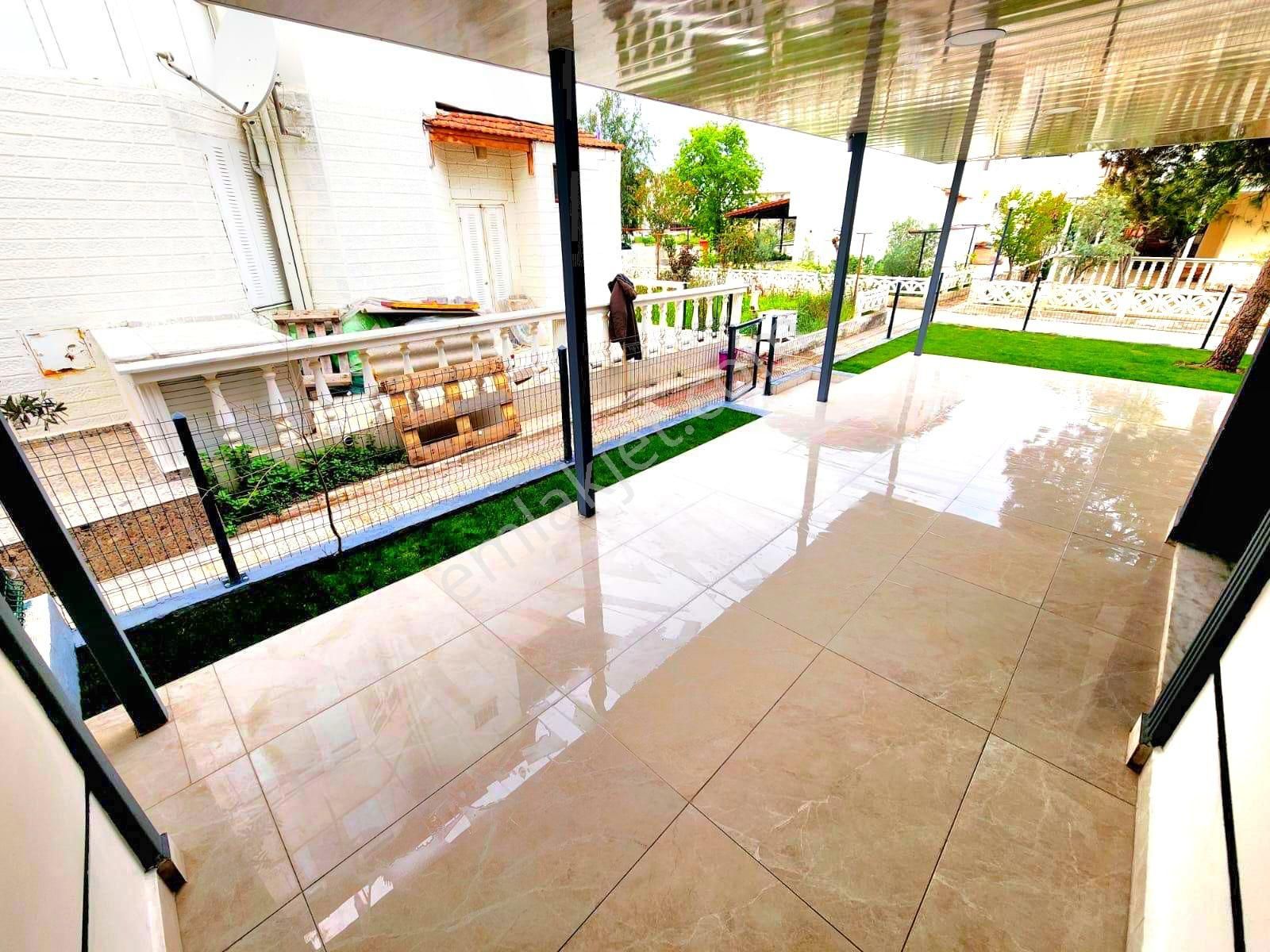 Kuşadasında Plaja Çok Yakın Bahçeli Villa - Görsel 5