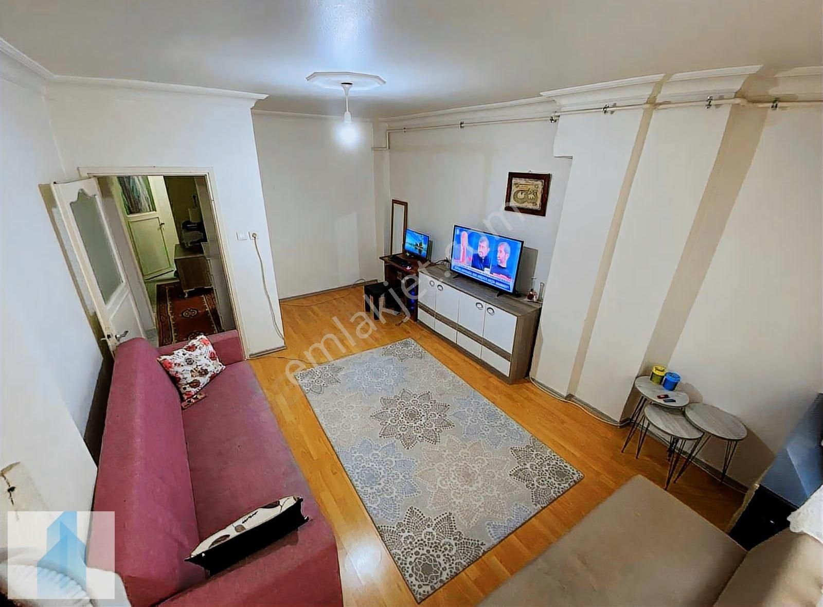 Esenler Fatih'te Kiralık 1+1, 60m2,1. Kat Daire Doğalgaz Sobalı