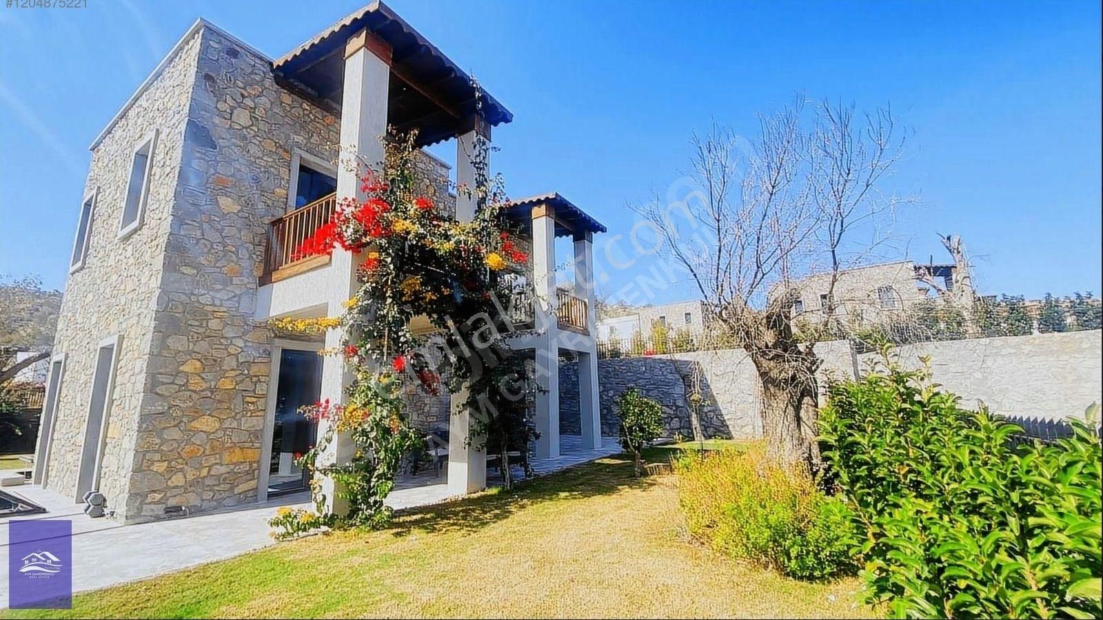 Deniz Manzaralı Yıllık Kiralık Müstakil Villa