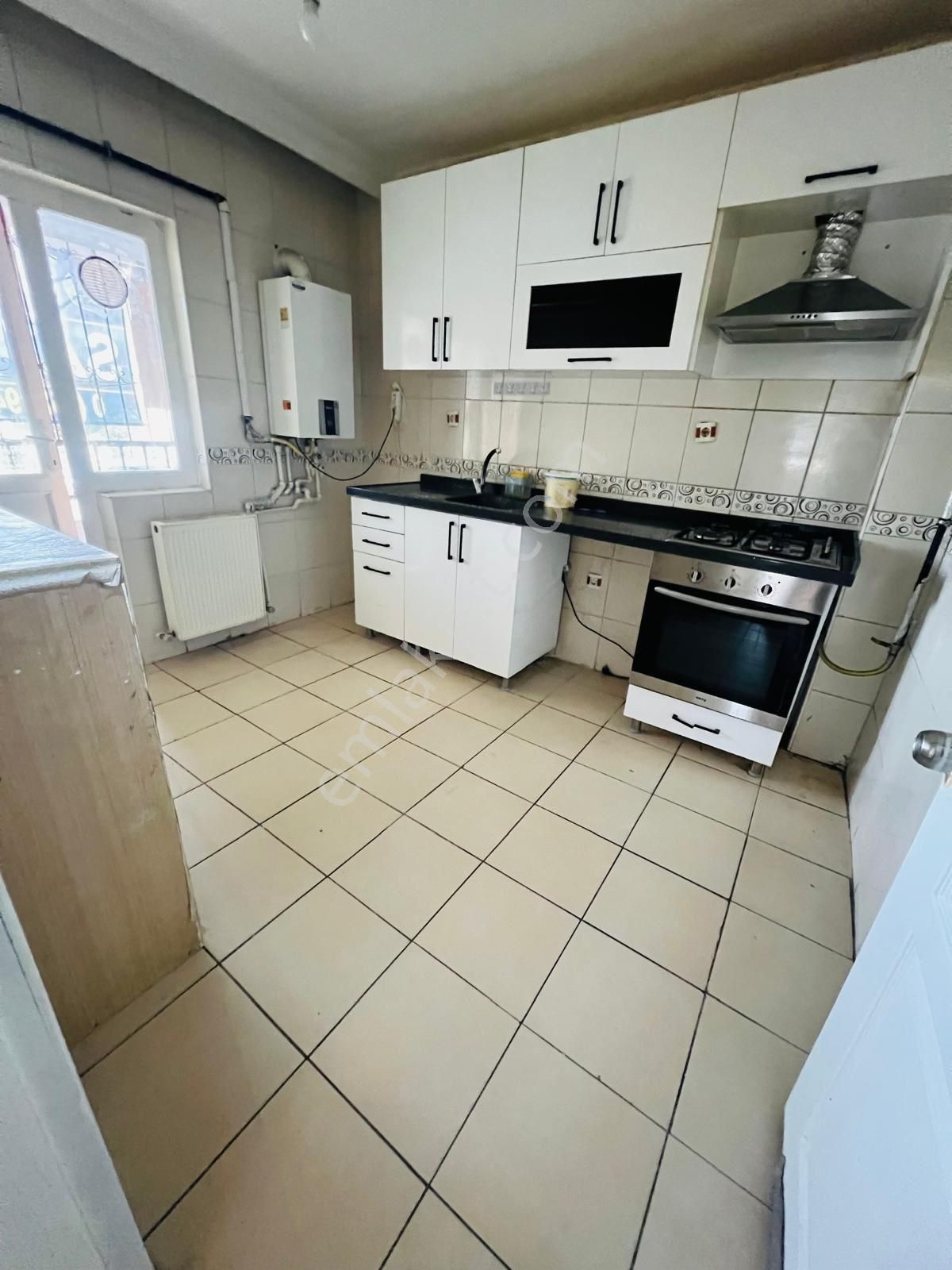 Şehitler Caddesi Dibi Giriş Katta 3+1 Satılık Daire !!!