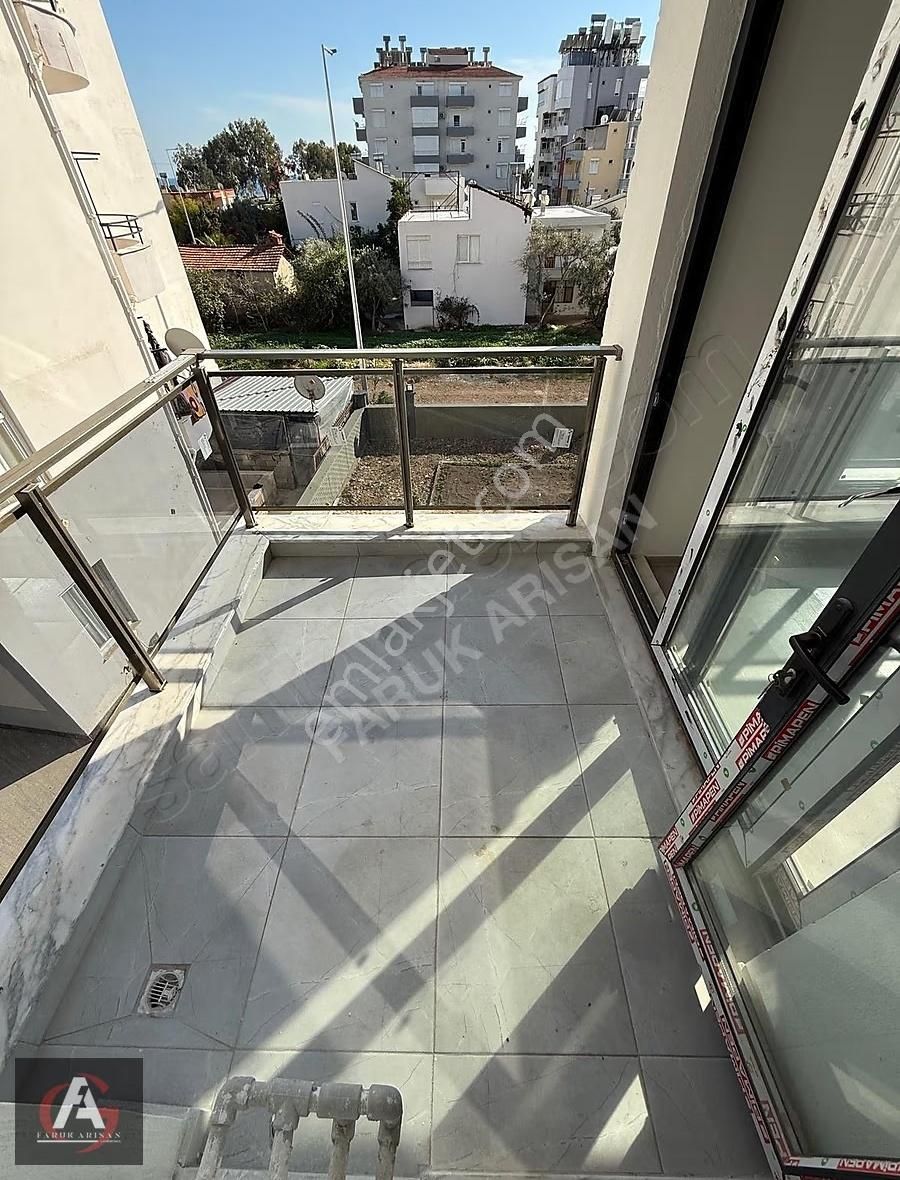 Denize Çok Yakın Ve Deniz Manzaralı Oturuma Hazır İskanlı 1+1 - Görsel 10