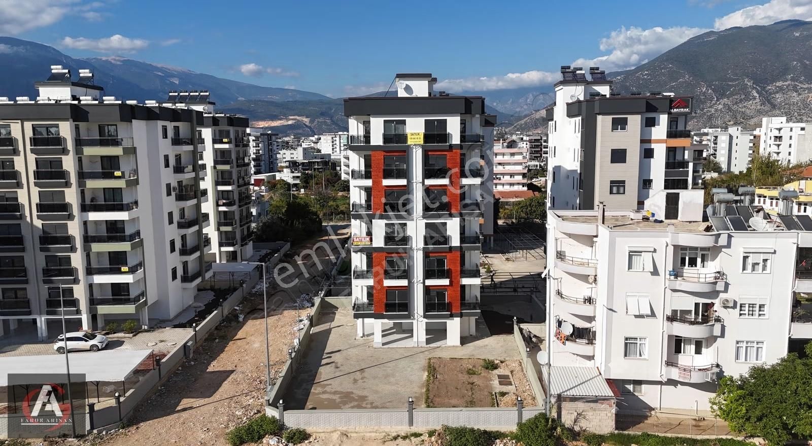 Denize Çok Yakın Ve Deniz Manzaralı Oturuma Hazır İskanlı 1+1